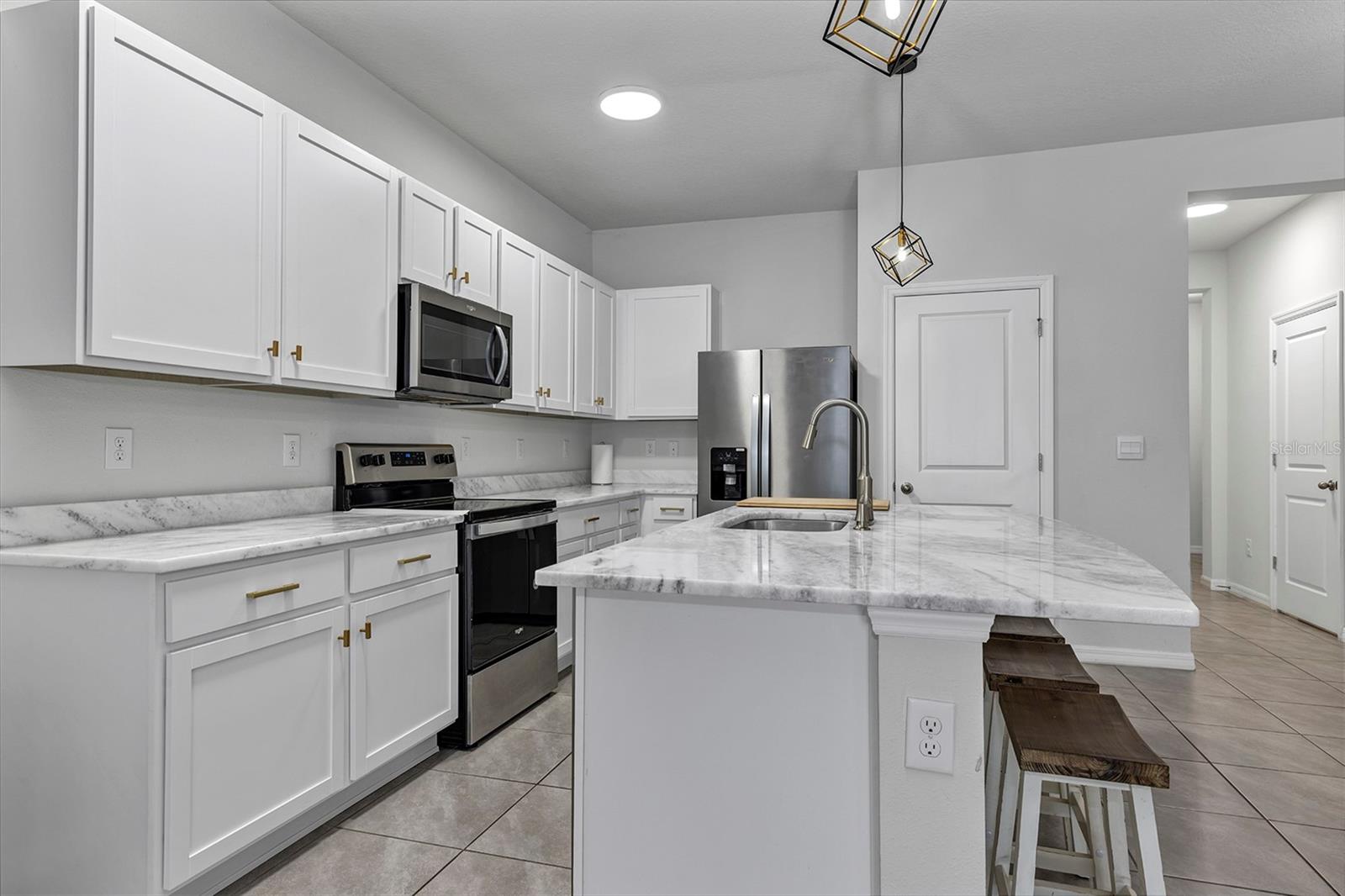 4015 BLUE BANKS LN — photo 6