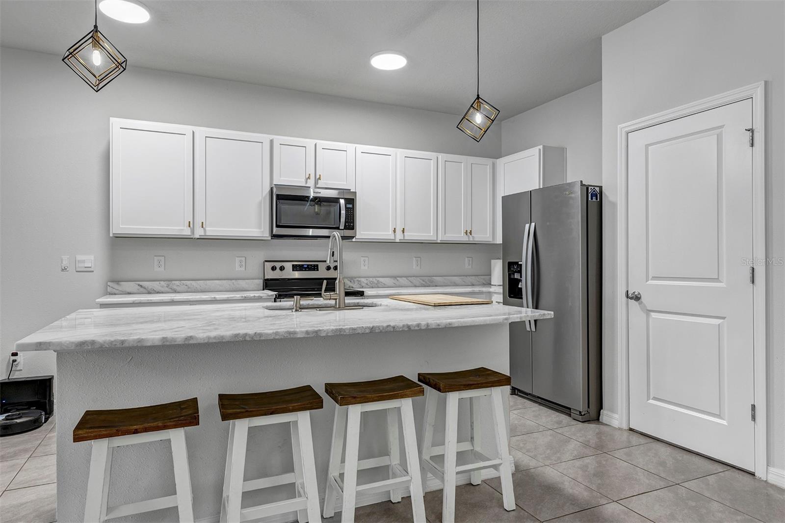 4015 BLUE BANKS LN — photo 4