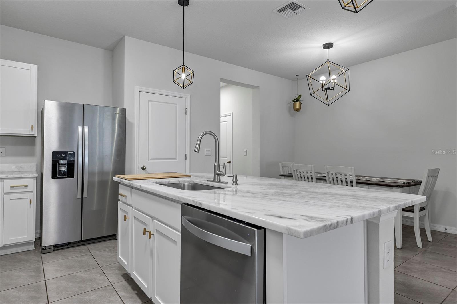 4015 BLUE BANKS LN — photo 8