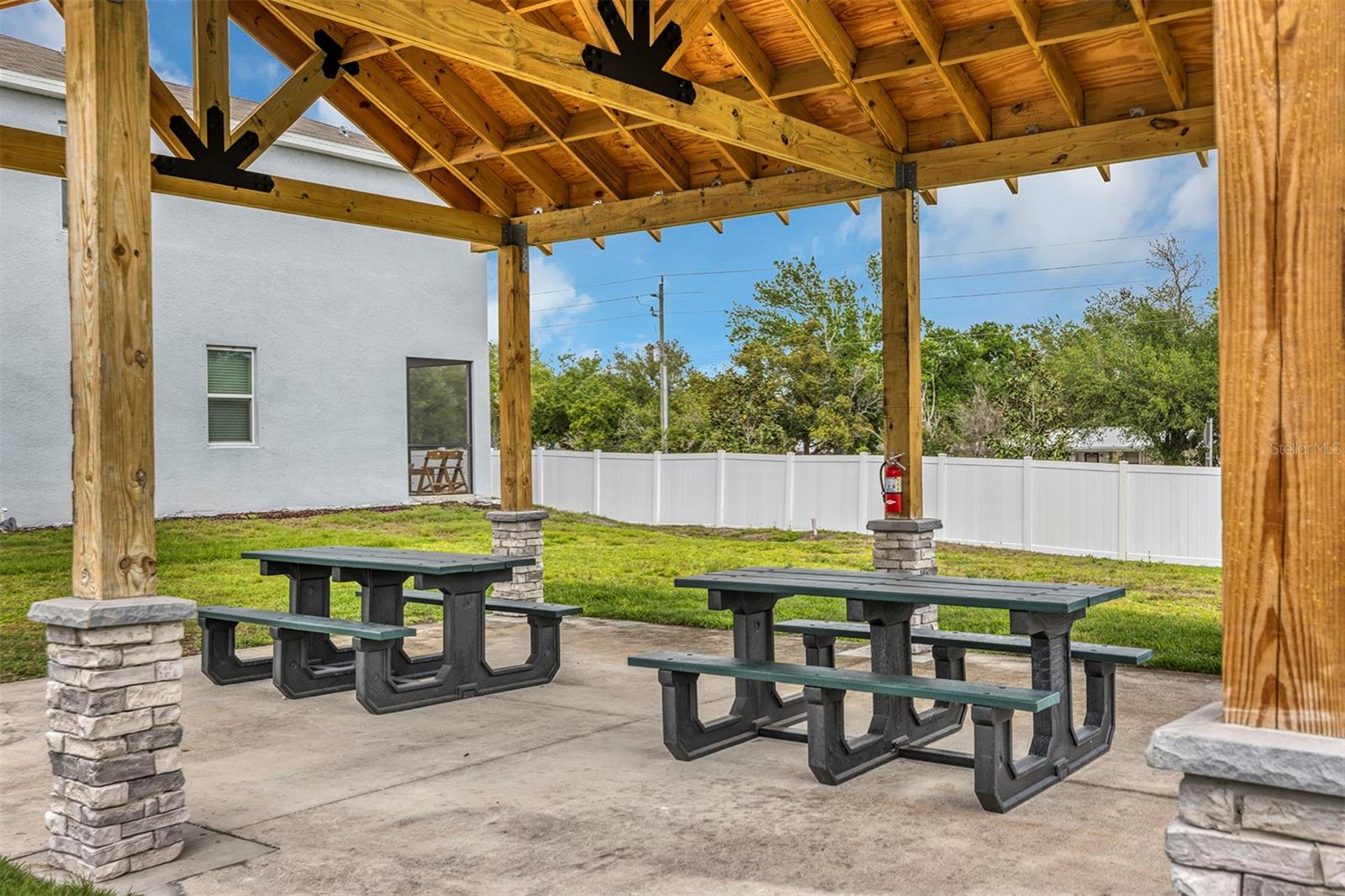 4015 BLUE BANKS LN — photo 33
