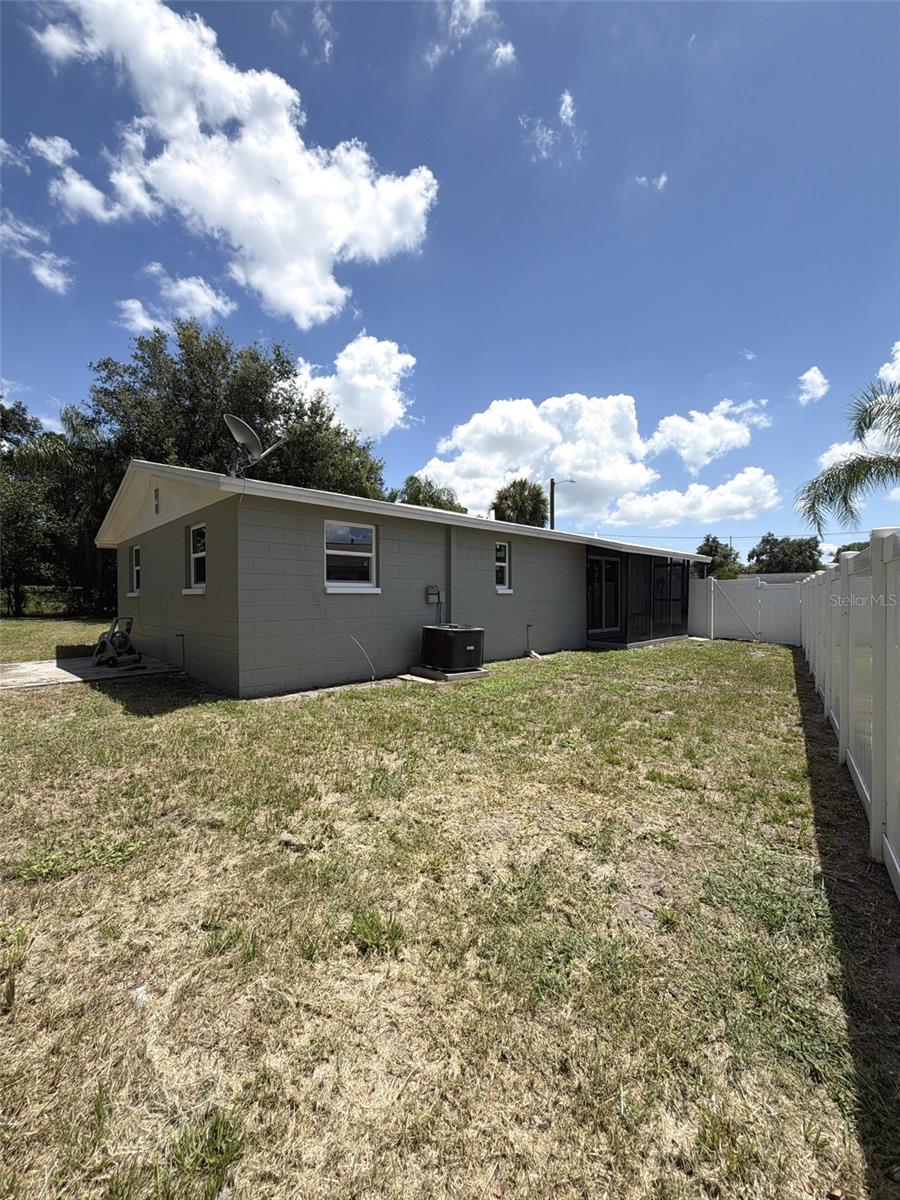 8719 RIVER FOREST CIR — photo 34