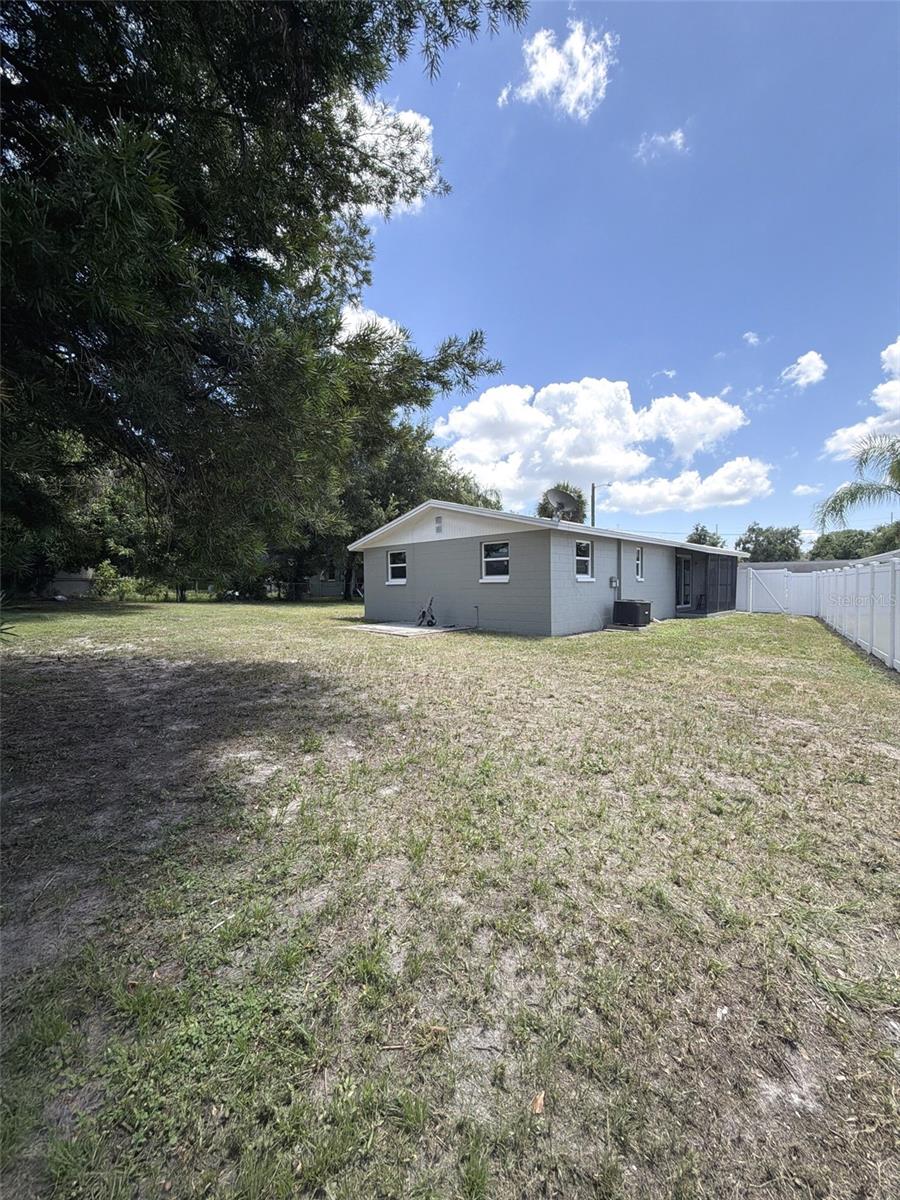 8719 RIVER FOREST CIR — photo 33