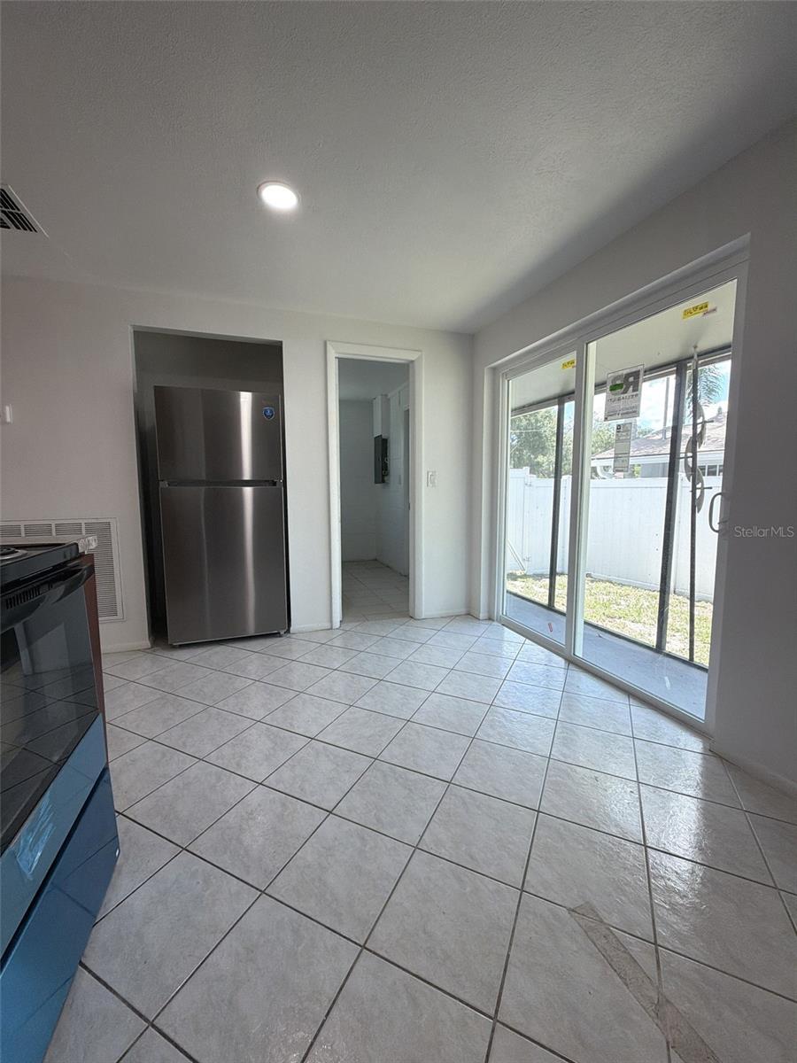 8719 RIVER FOREST CIR — photo 5