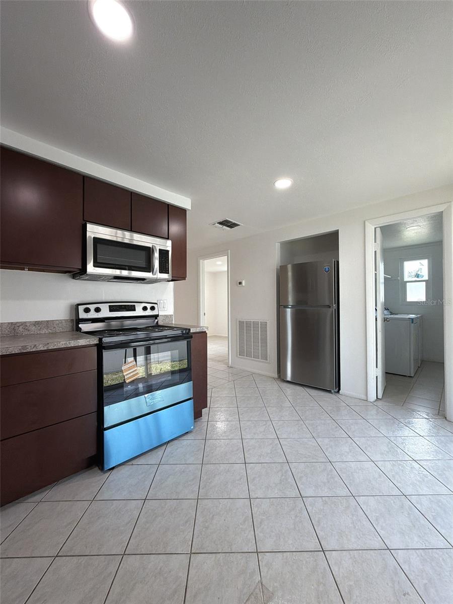 8719 RIVER FOREST CIR — photo 3