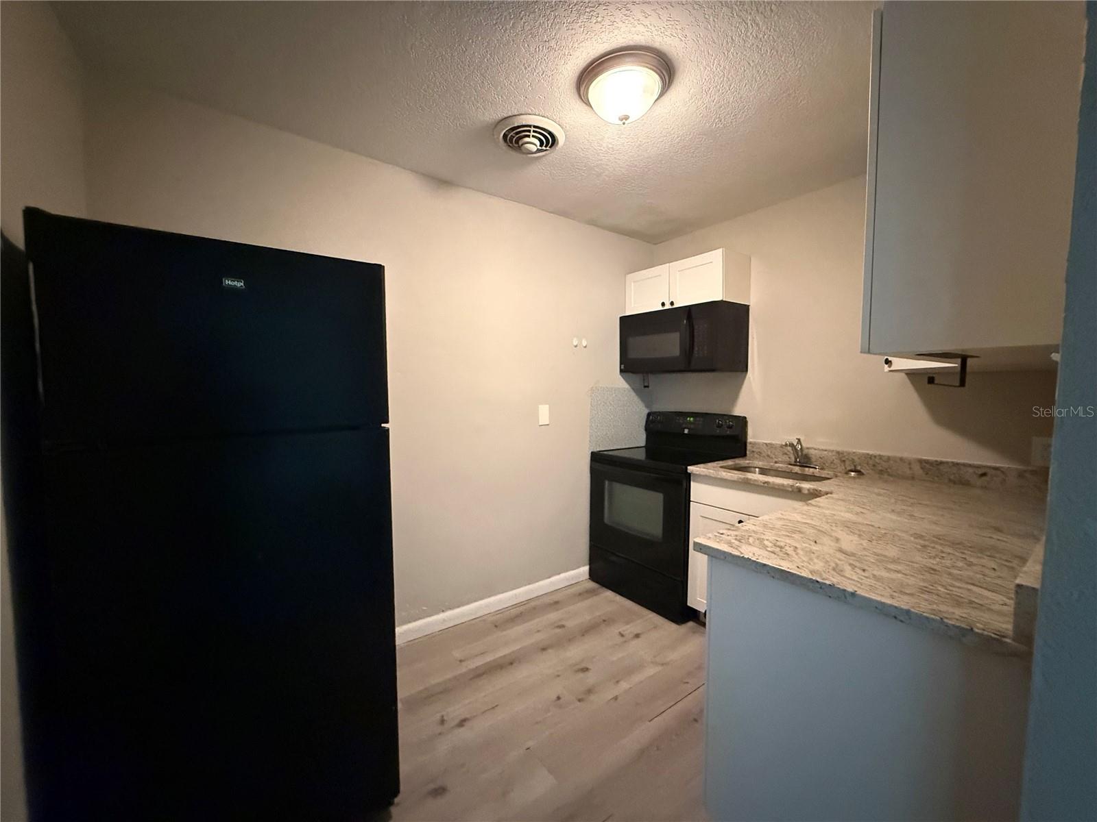 808 PALM BLUFF ST #D — photo 3