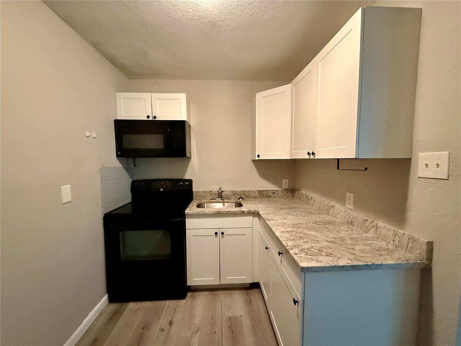 808 PALM BLUFF ST #D — photo 4
