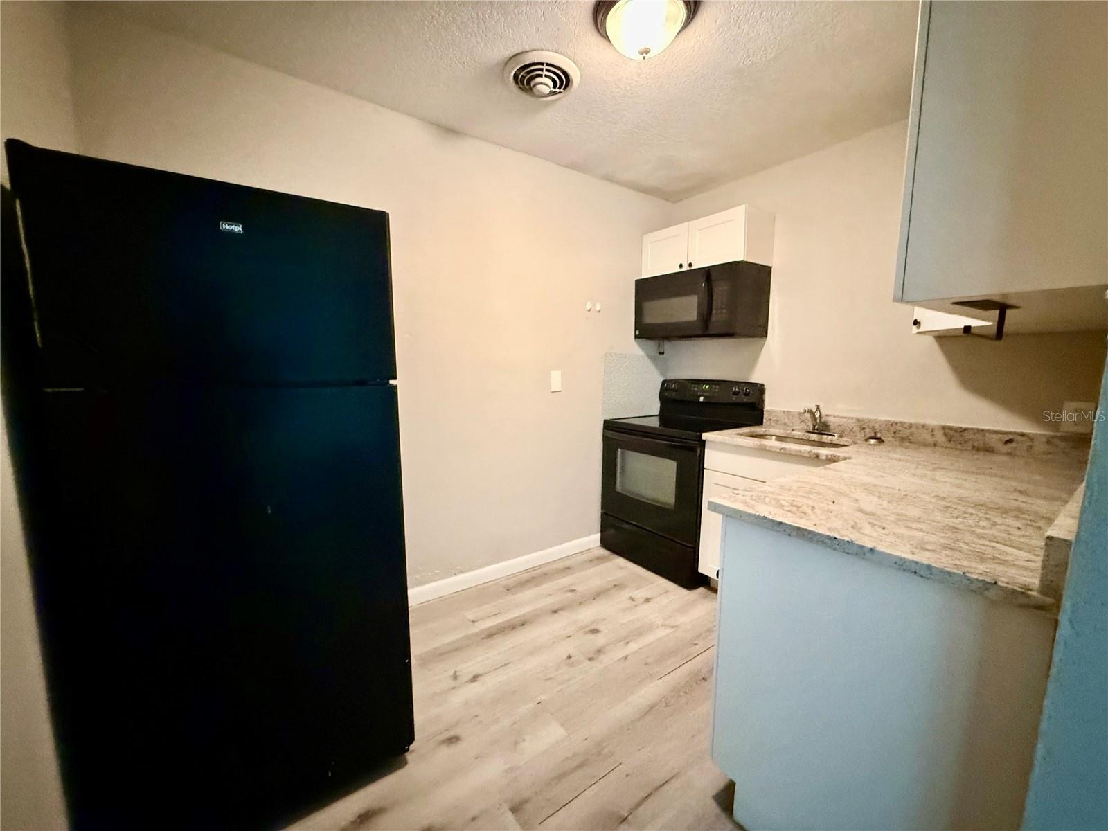 808 PALM BLUFF ST #D — photo 9