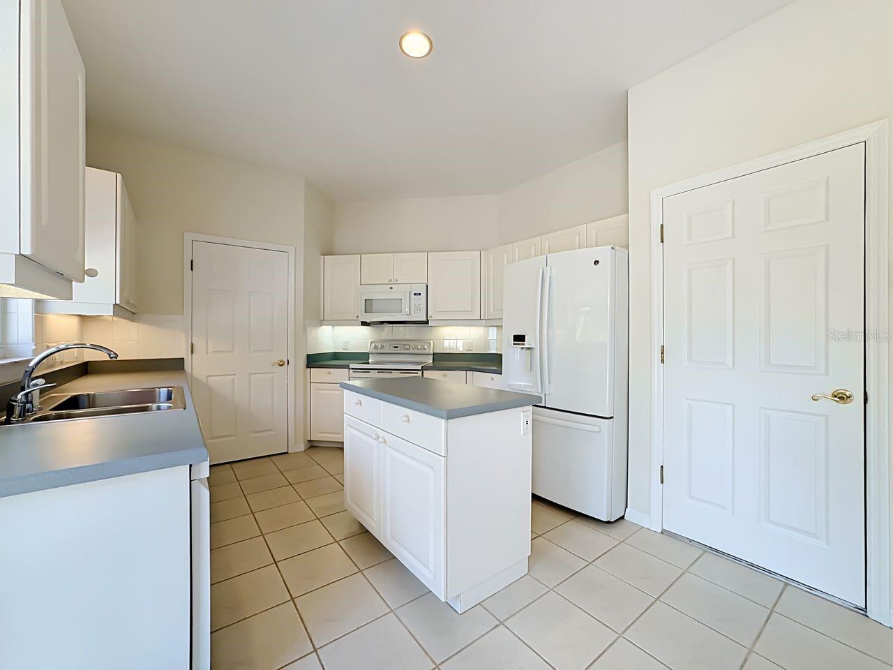 9250 NW 13TH AVENUE CIR — photo 8