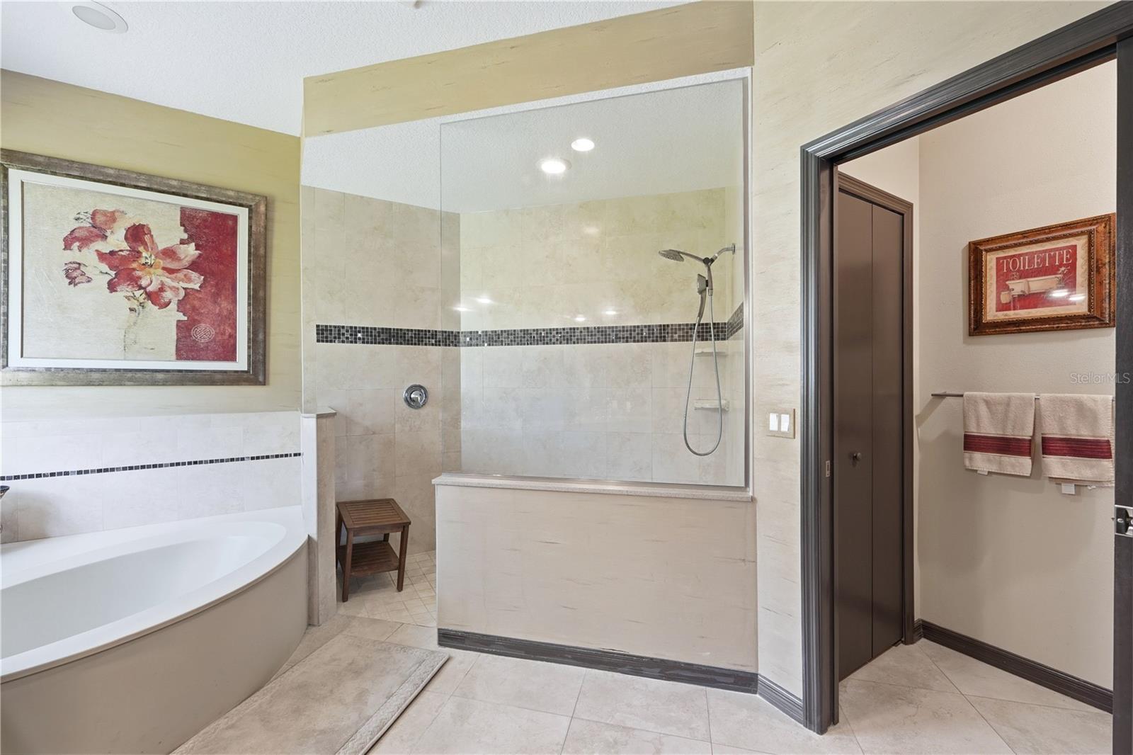 1568 HICKORY VIEW CIR — photo 16