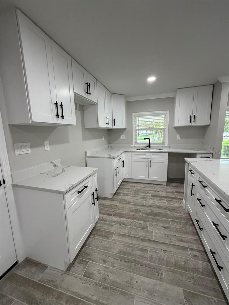 8715 DRIFTWOOD DR — photo 3