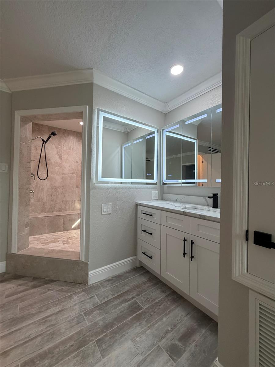 8715 DRIFTWOOD DR — photo 15