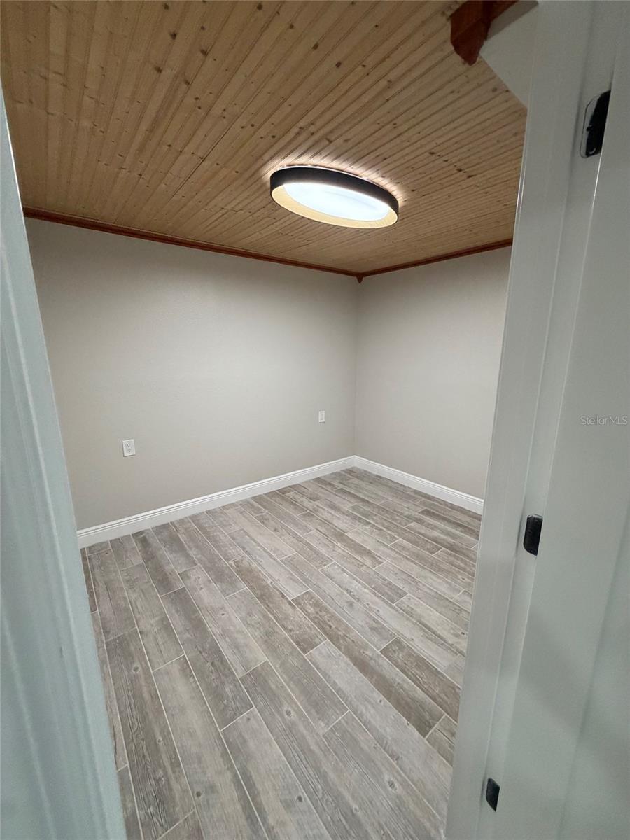 8715 DRIFTWOOD DR — photo 12