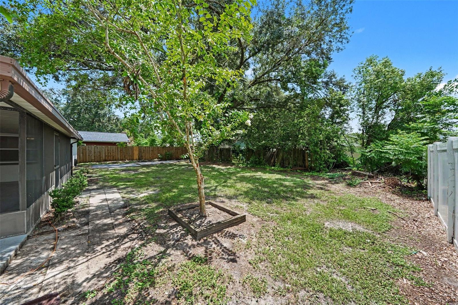 1913 CEDARBROOKE DR — photo 23