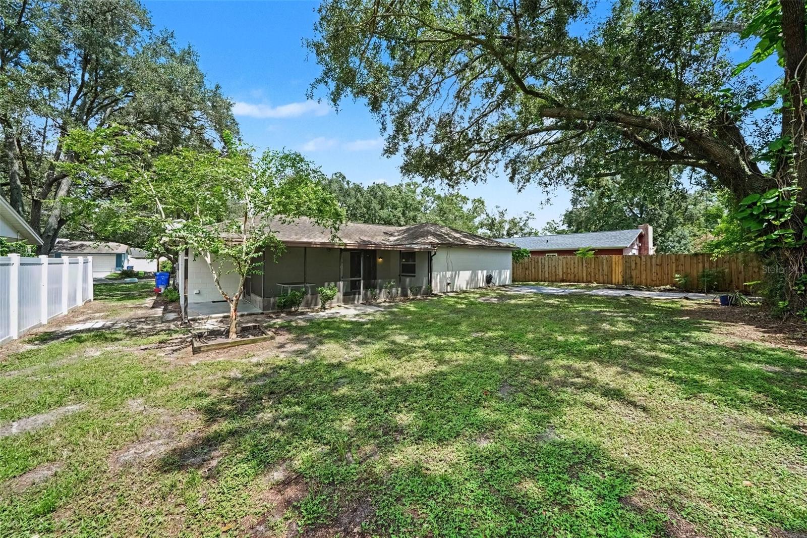 1913 CEDARBROOKE DR — photo 24
