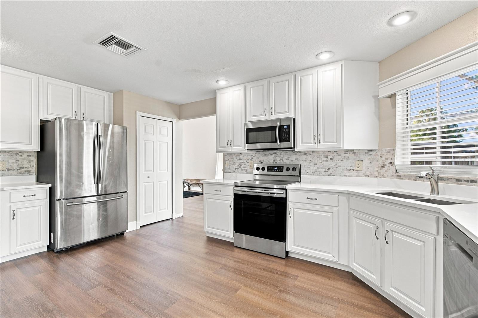 7326 YARDLEY WAY — photo 18