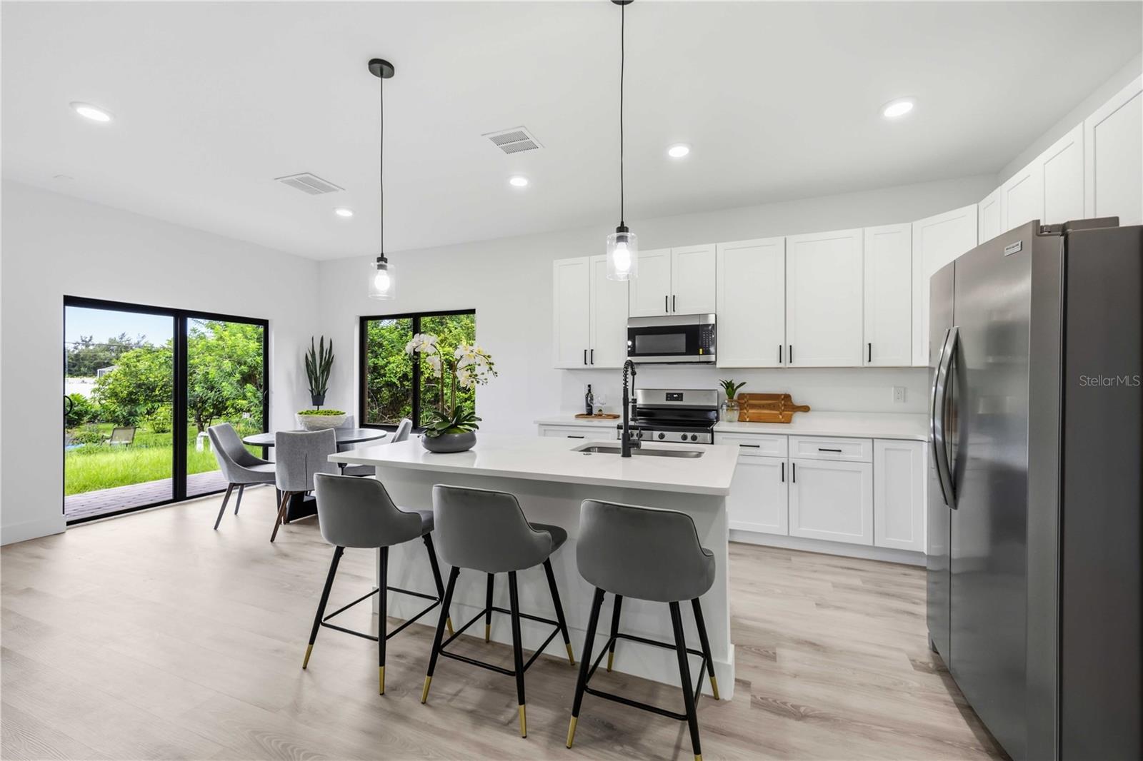 8533 LANCELOT AVE — photo 6
