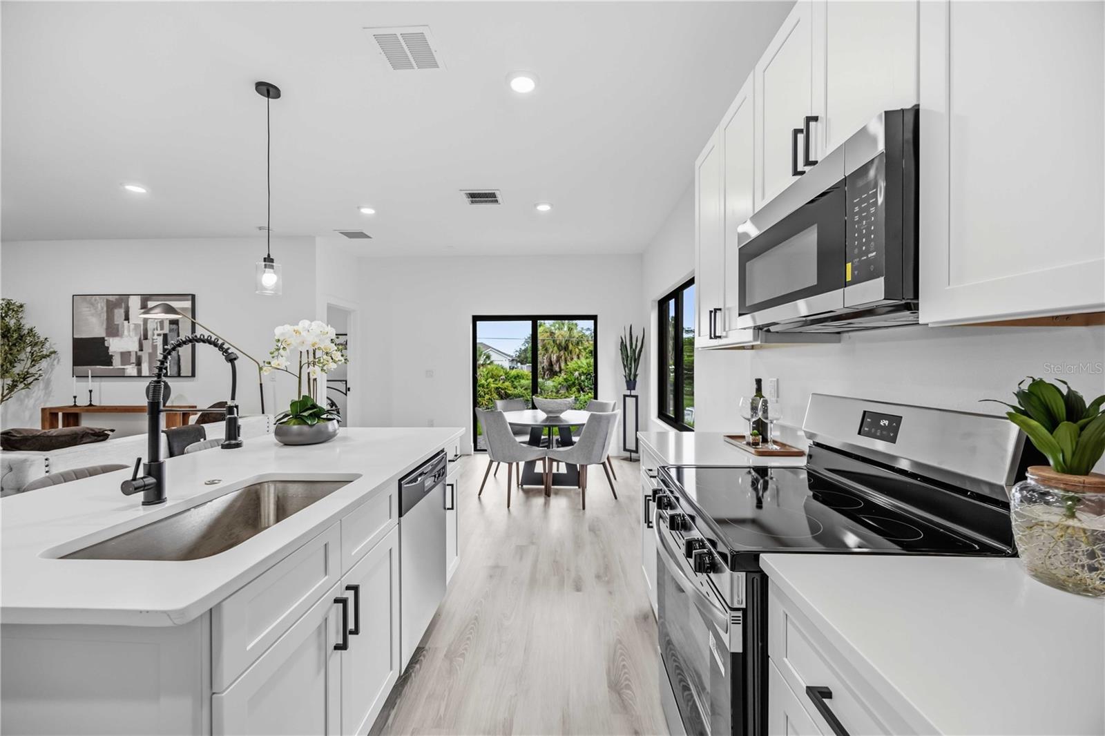 8533 LANCELOT AVE — photo 5