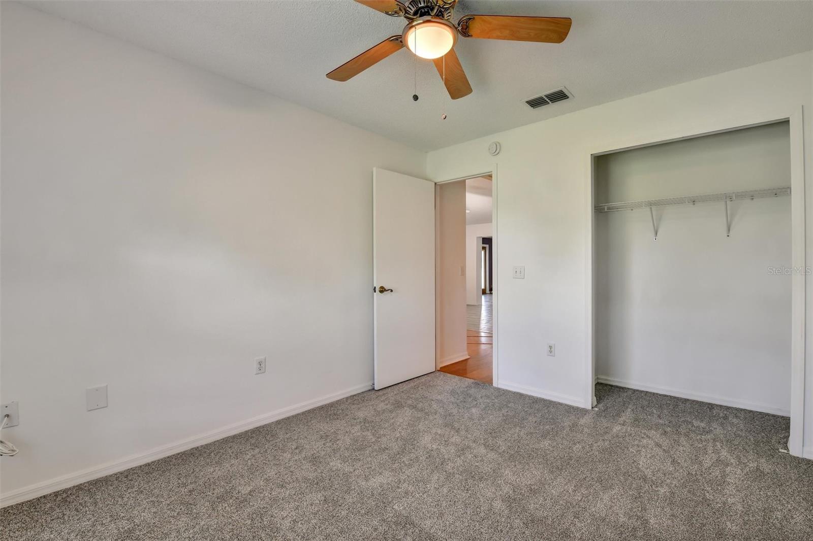 510 CLOVERLEAF DR — photo 10