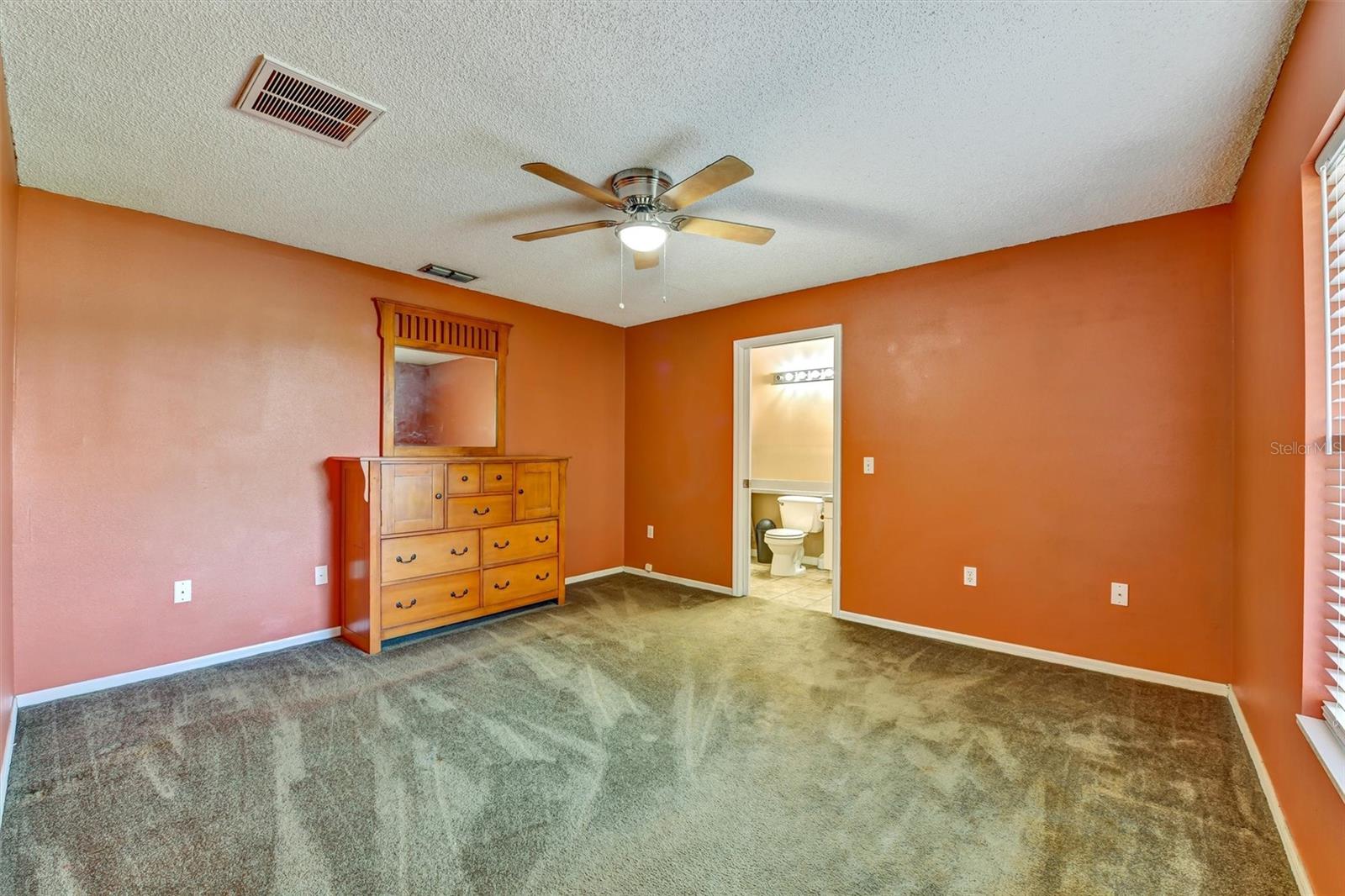510 CLOVERLEAF DR — photo 33
