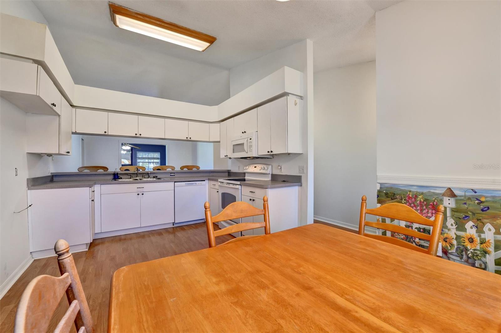 510 CLOVERLEAF DR — photo 15