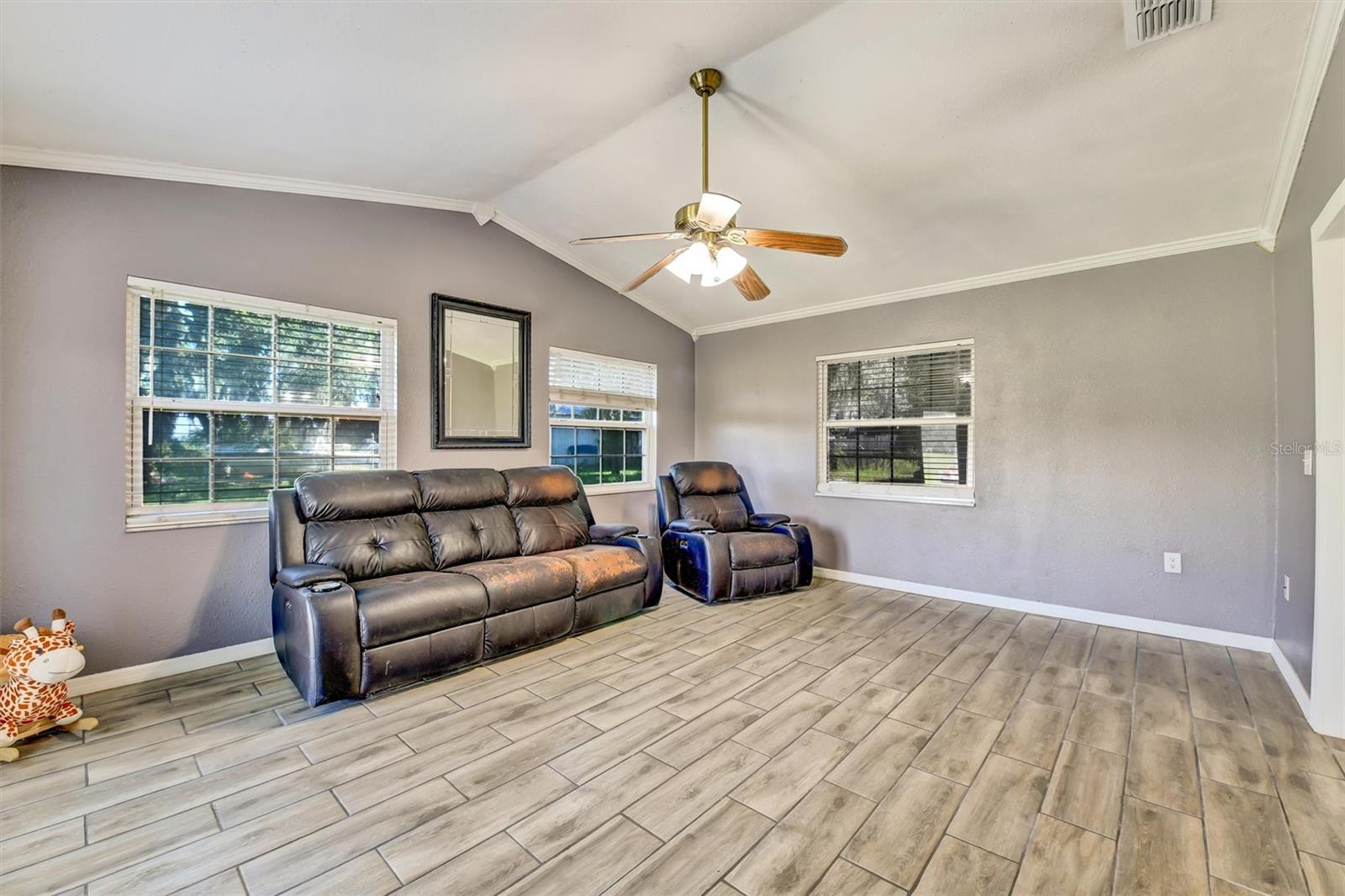 510 CLOVERLEAF DR — photo 30