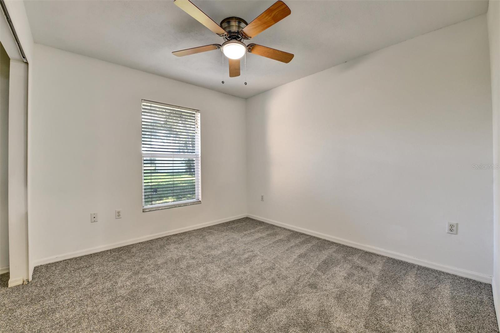 510 CLOVERLEAF DR — photo 13