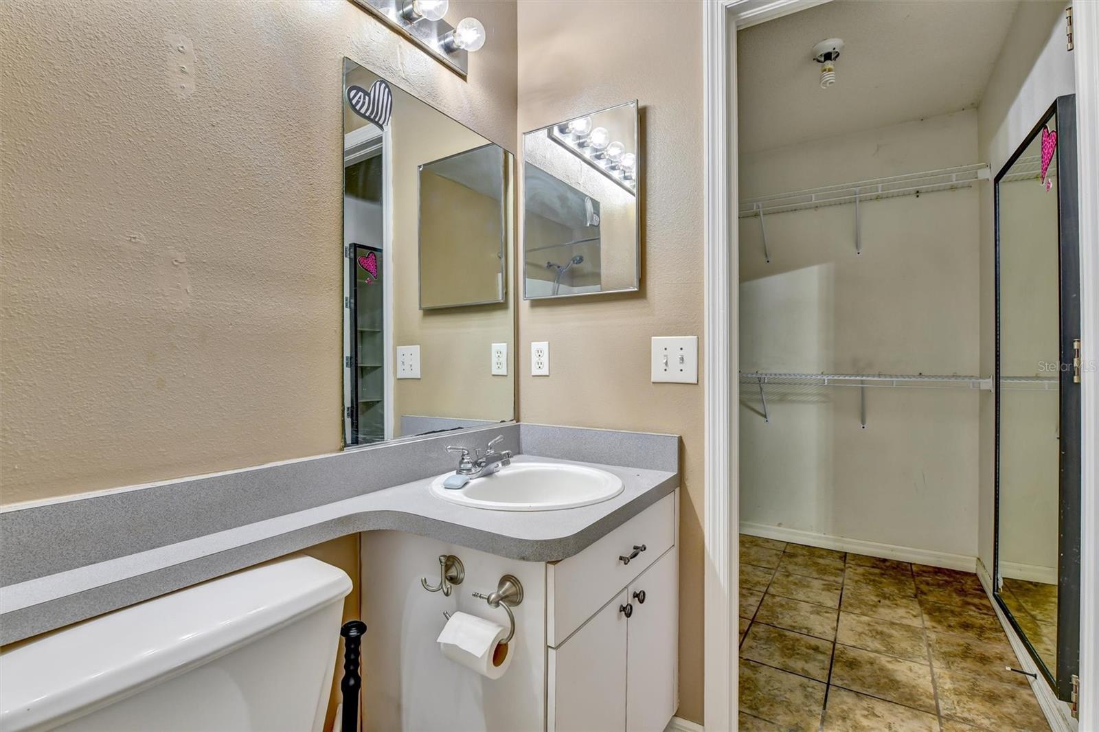 510 CLOVERLEAF DR — photo 36