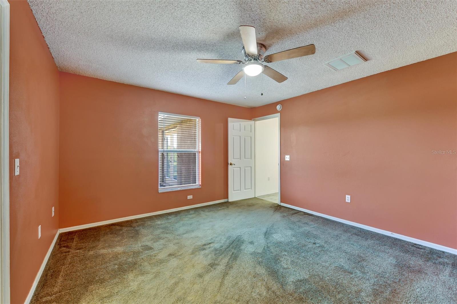 510 CLOVERLEAF DR — photo 32
