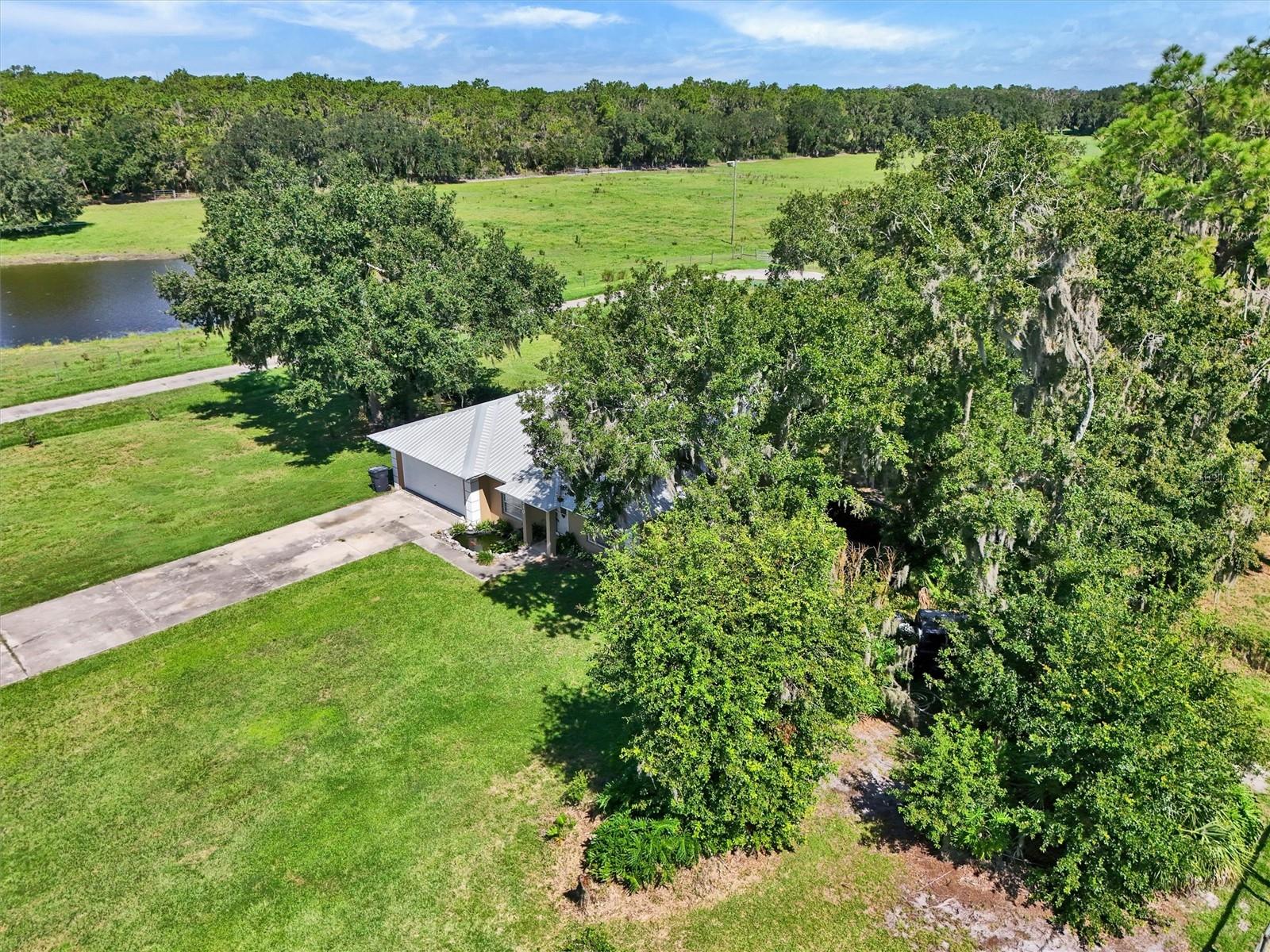 510 CLOVERLEAF DR — photo 45