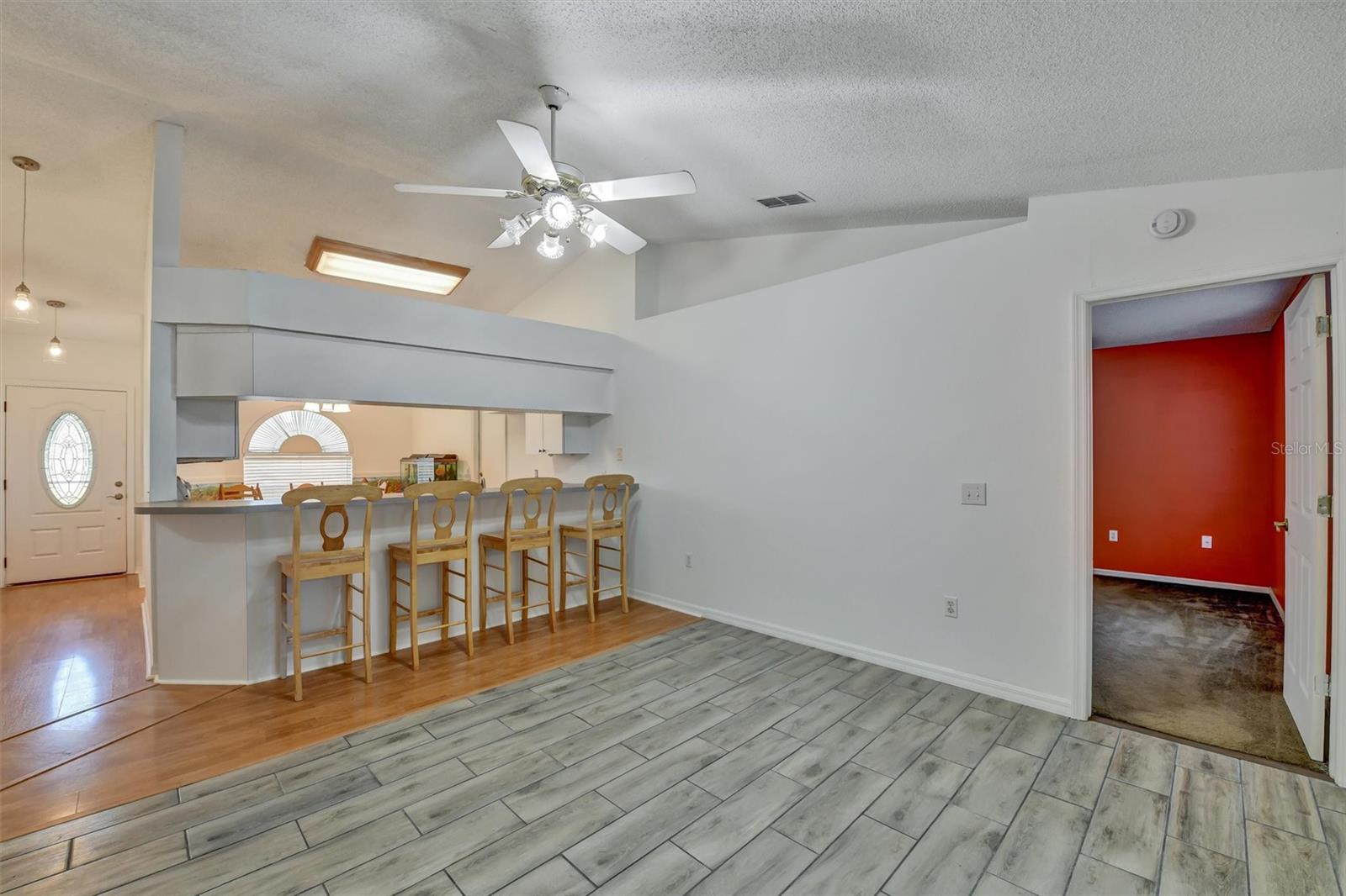 510 CLOVERLEAF DR — photo 25