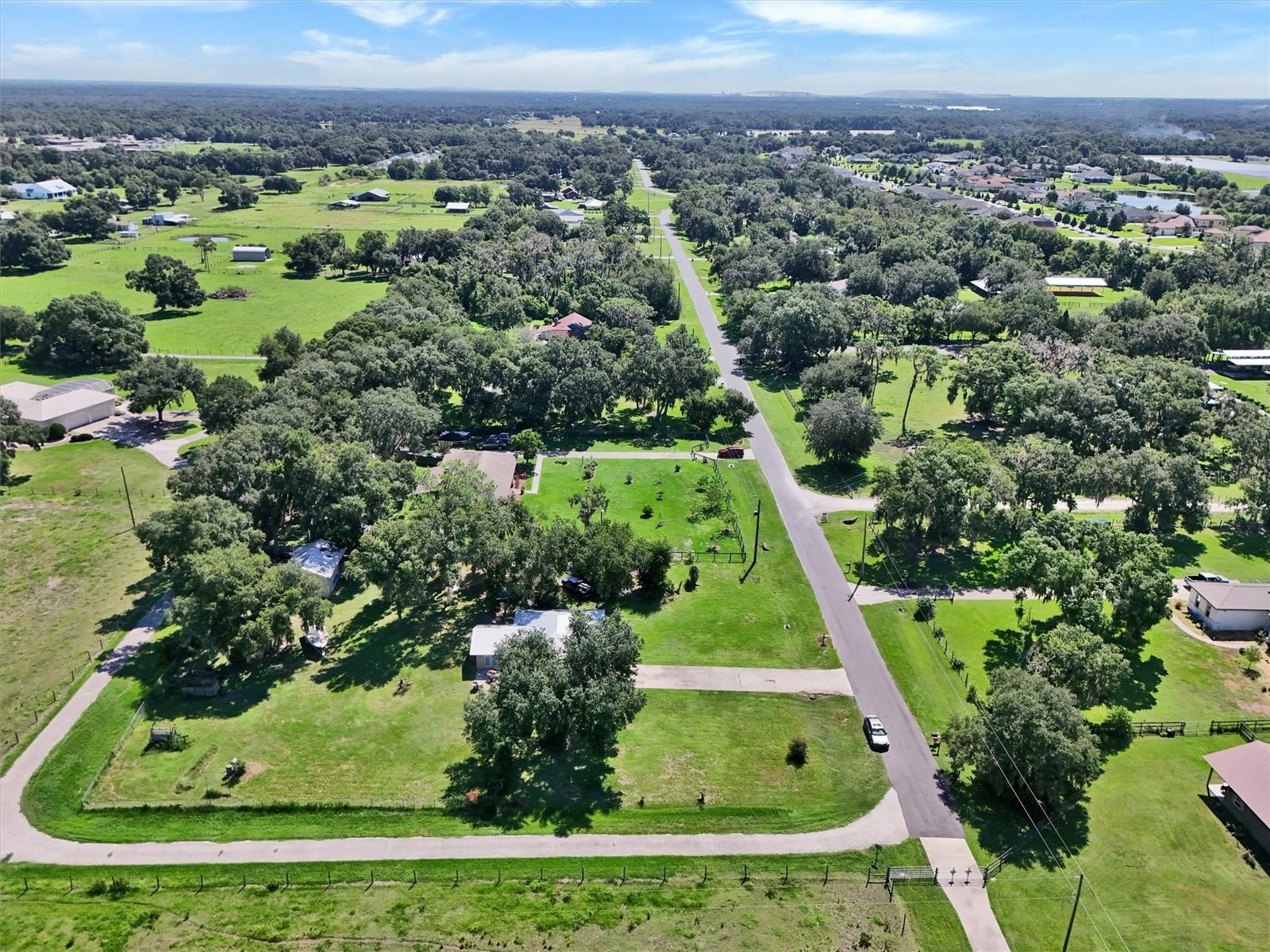 510 CLOVERLEAF DR — photo 42