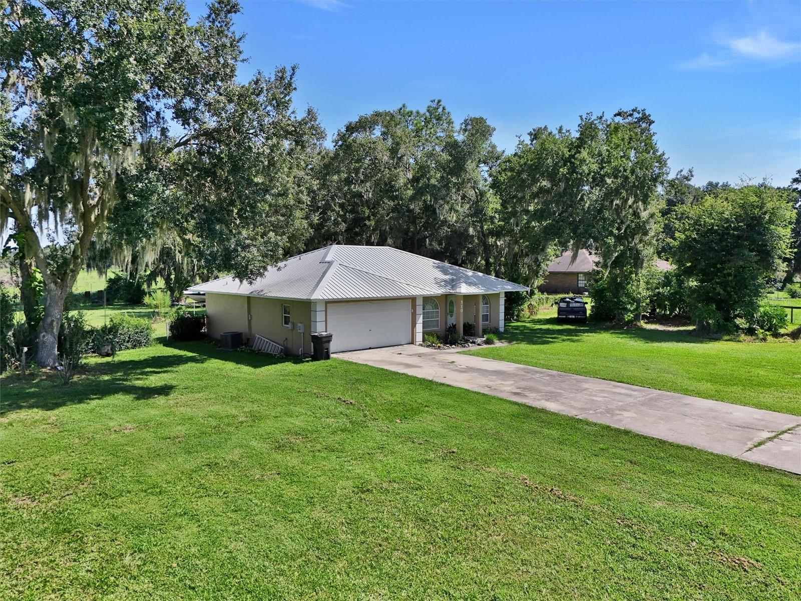 510 CLOVERLEAF DR — photo 3