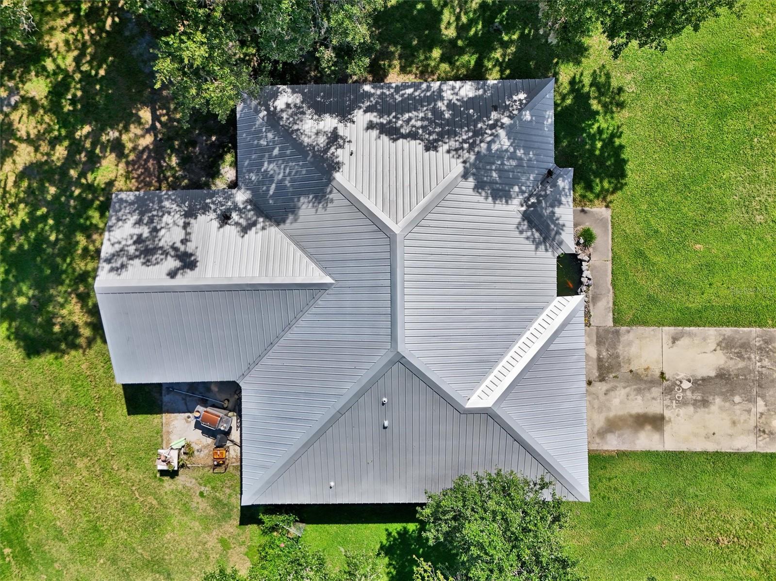 510 CLOVERLEAF DR — photo 39