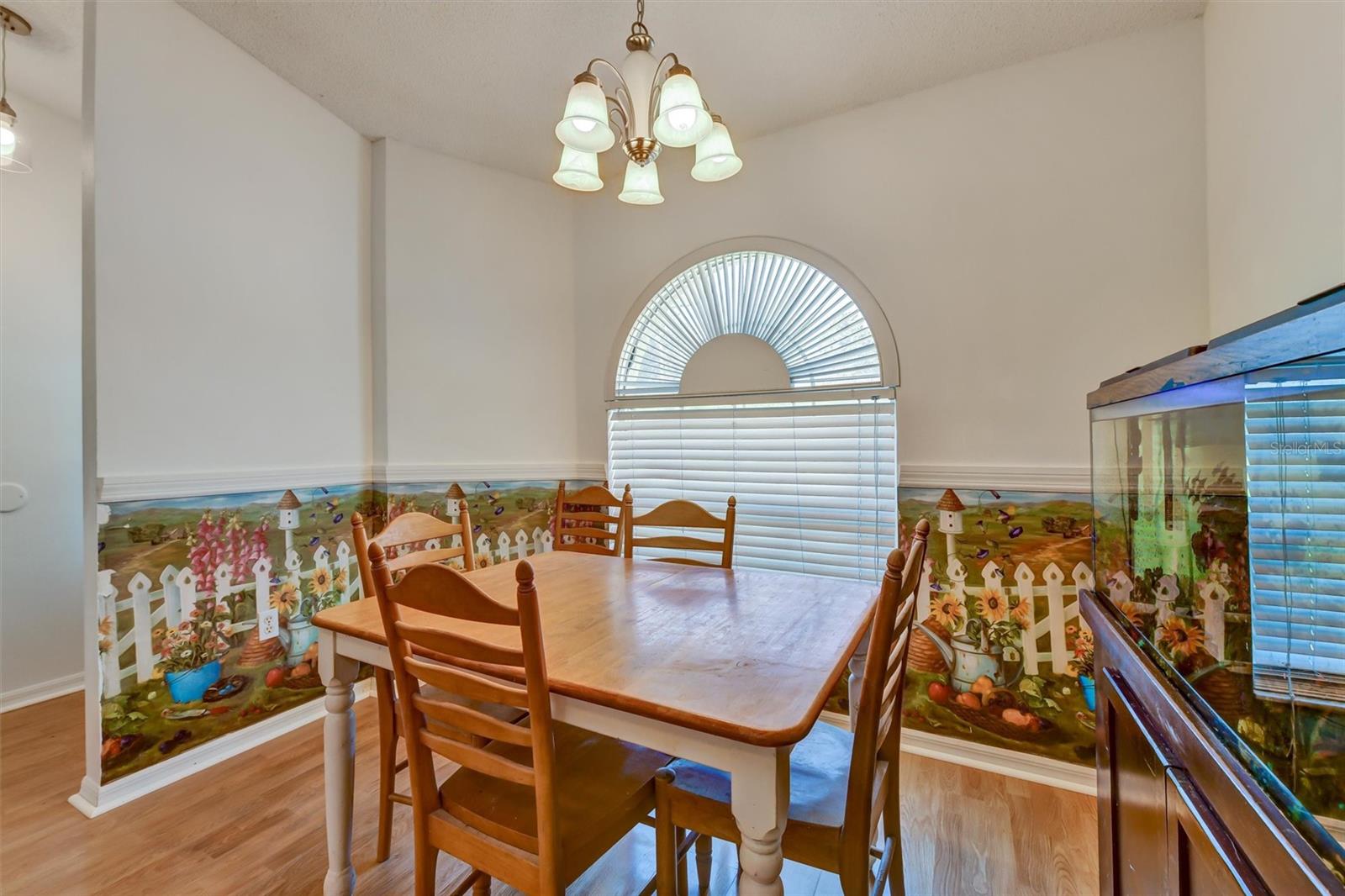 510 CLOVERLEAF DR — photo 16