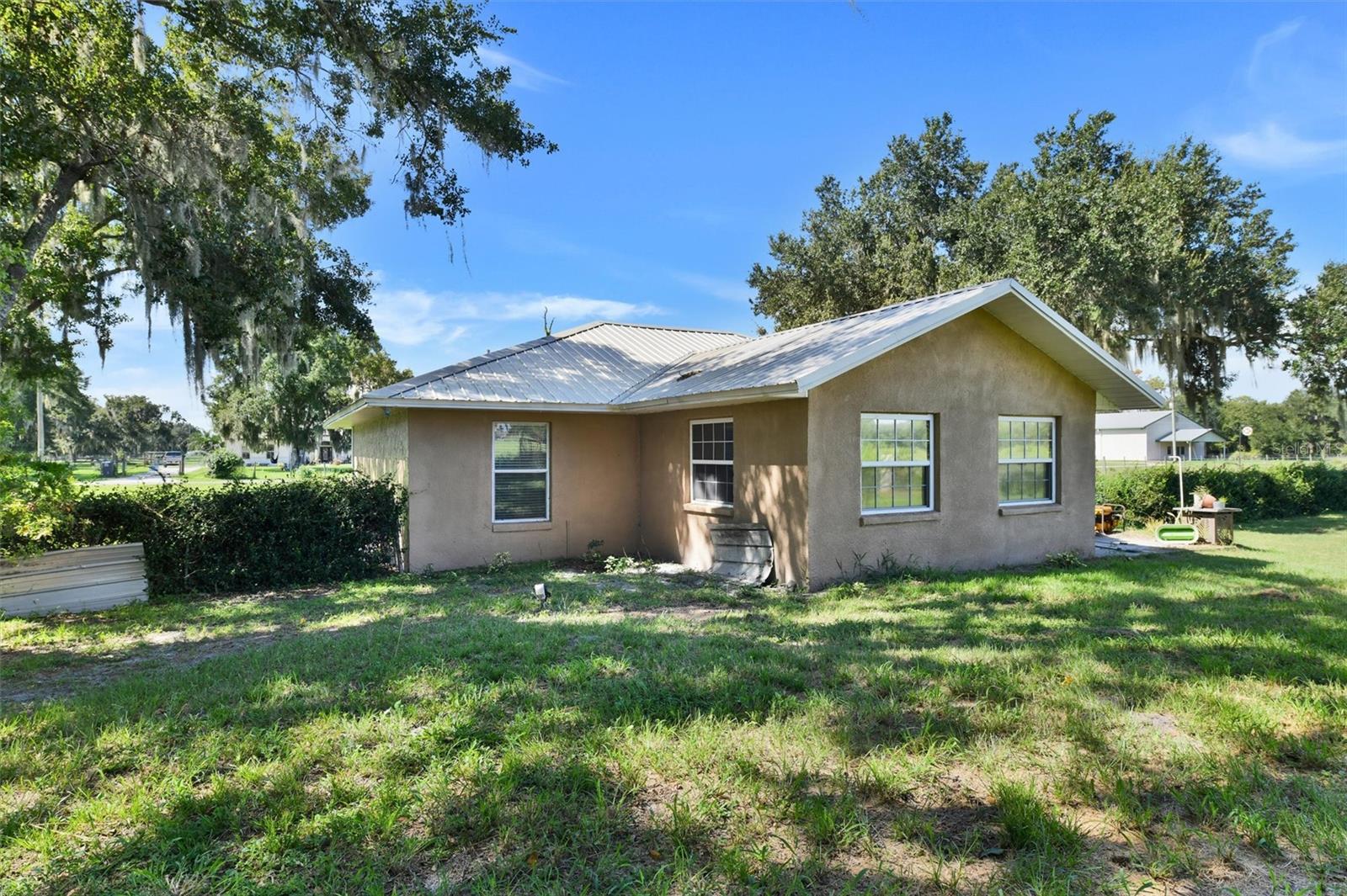 510 CLOVERLEAF DR — photo 52