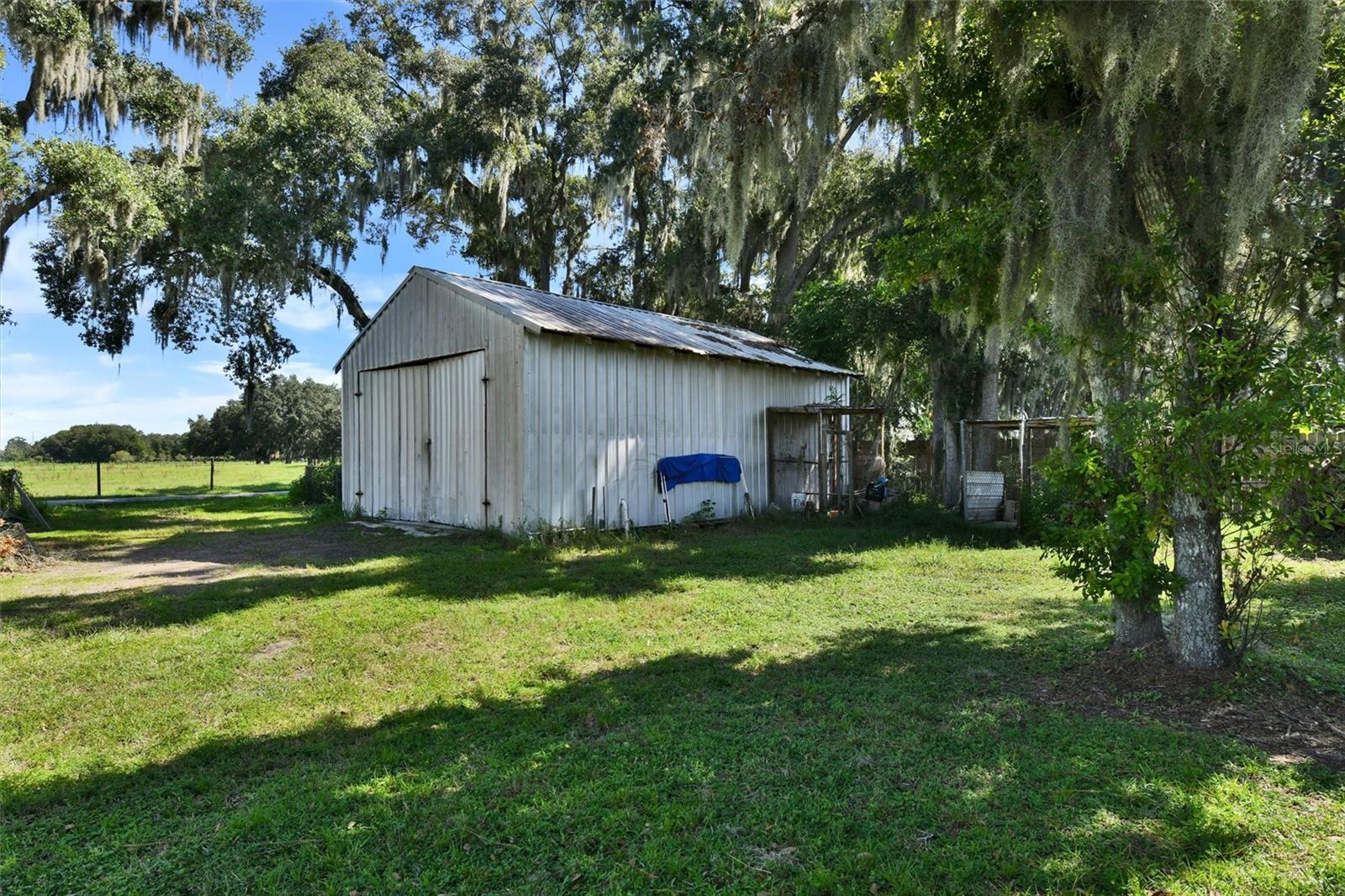 510 CLOVERLEAF DR — photo 51