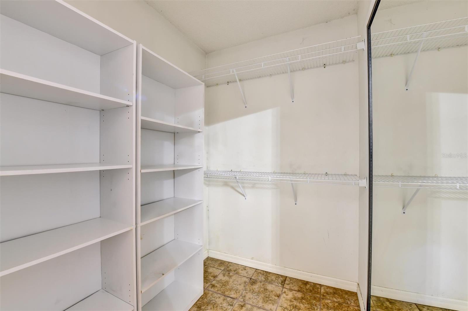 510 CLOVERLEAF DR — photo 34