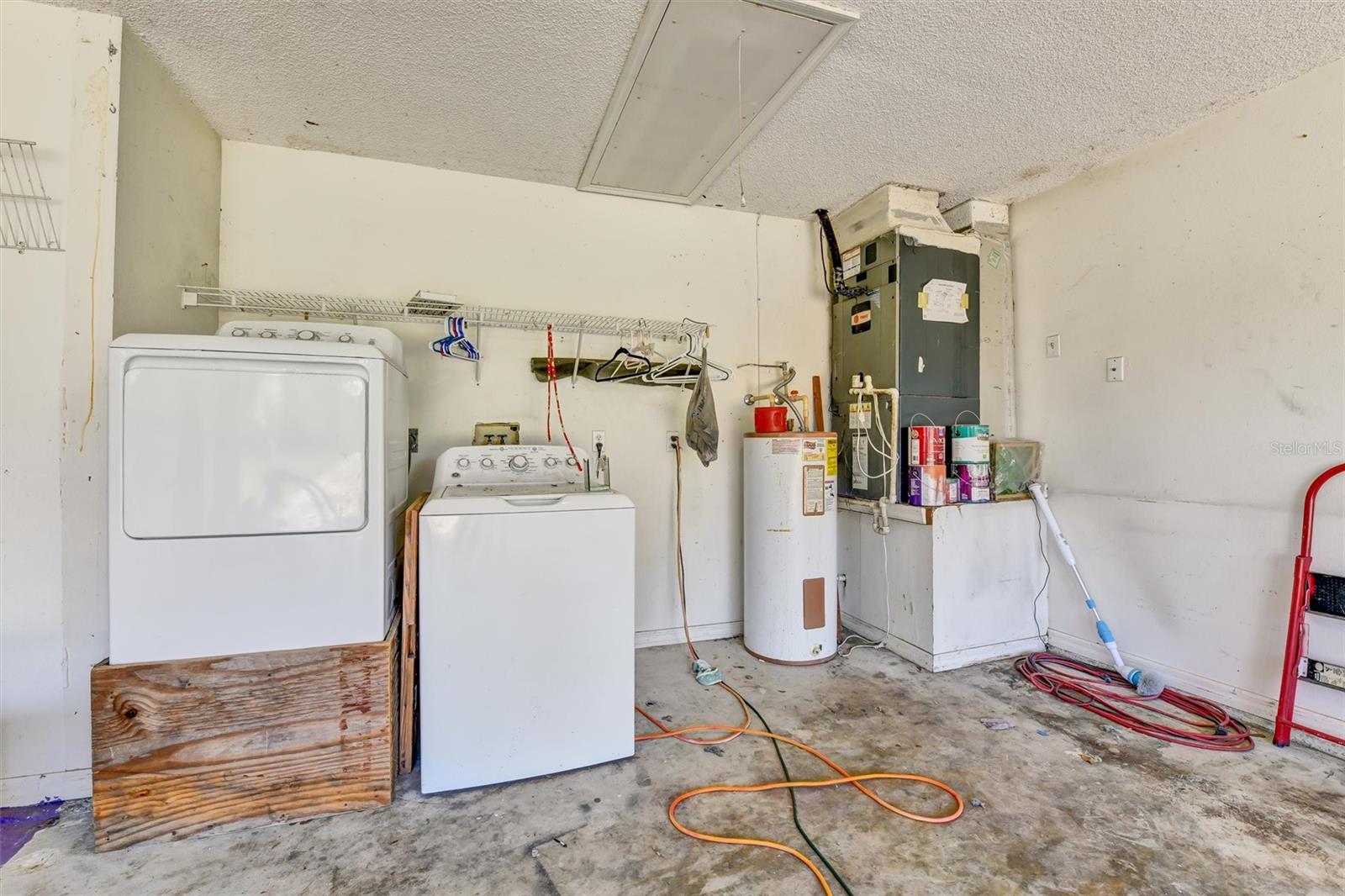 510 CLOVERLEAF DR — photo 38