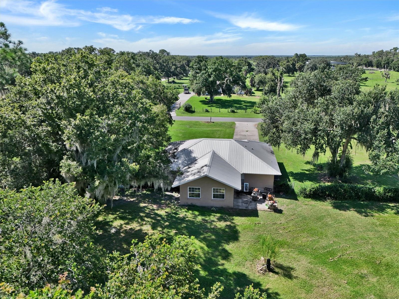 510 CLOVERLEAF DR — photo 48