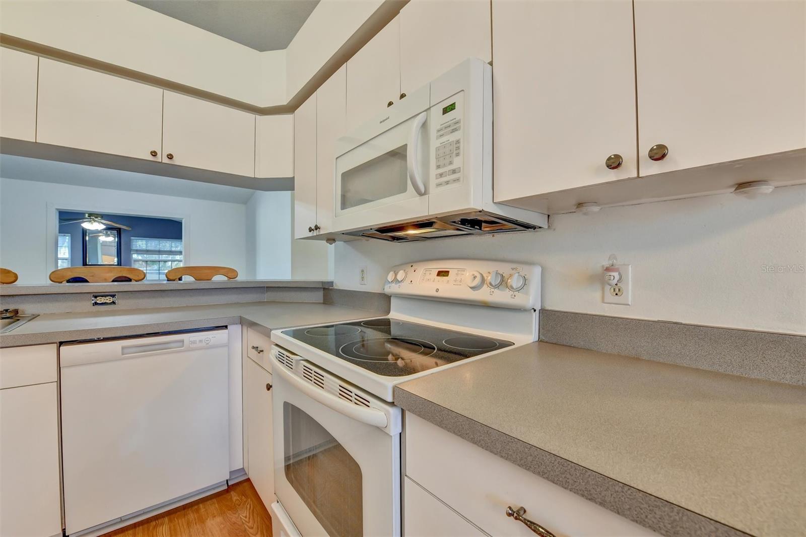 510 CLOVERLEAF DR — photo 18