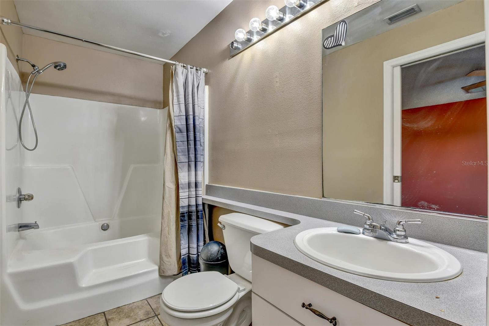 510 CLOVERLEAF DR — photo 35