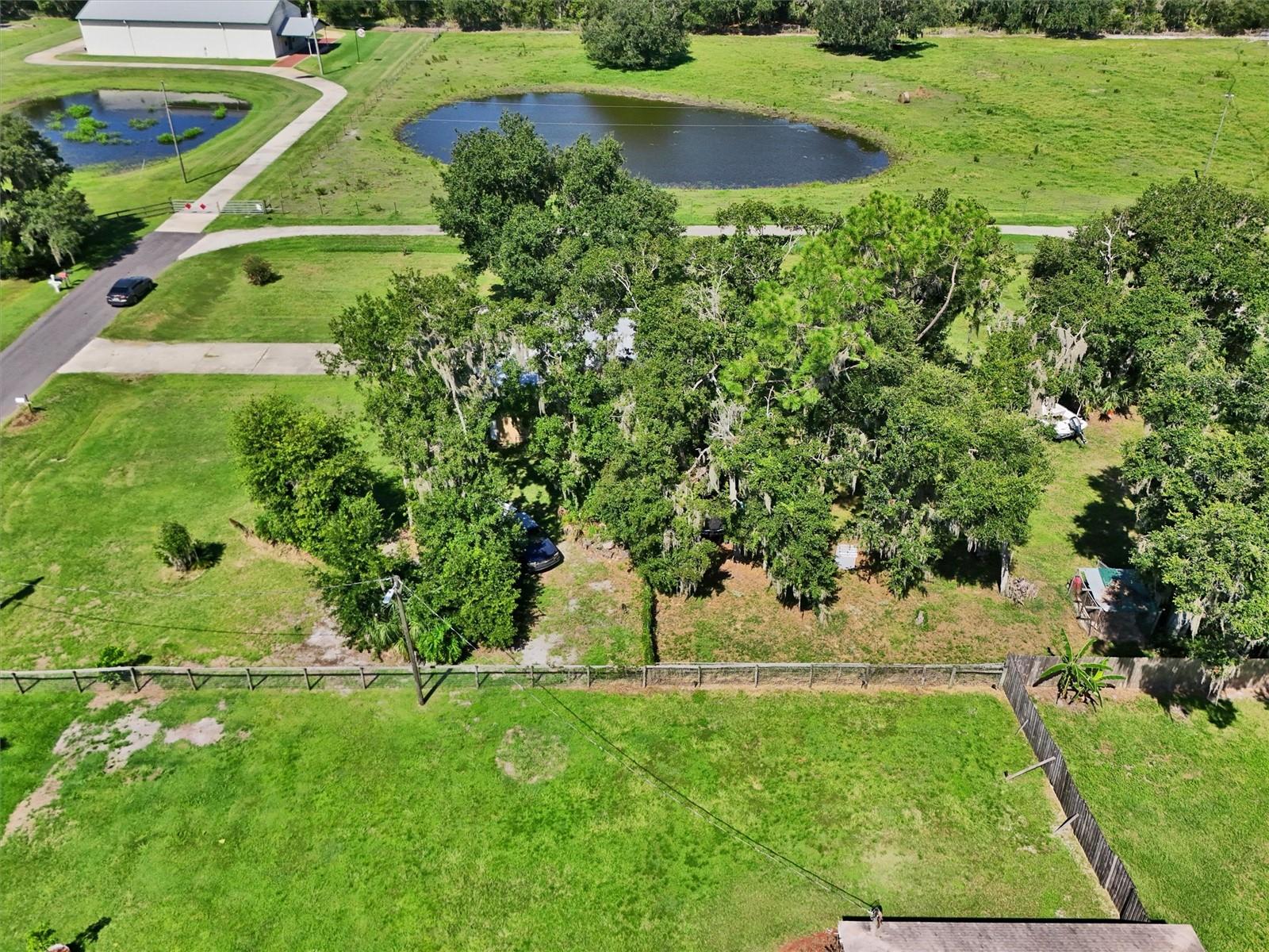 510 CLOVERLEAF DR — photo 46