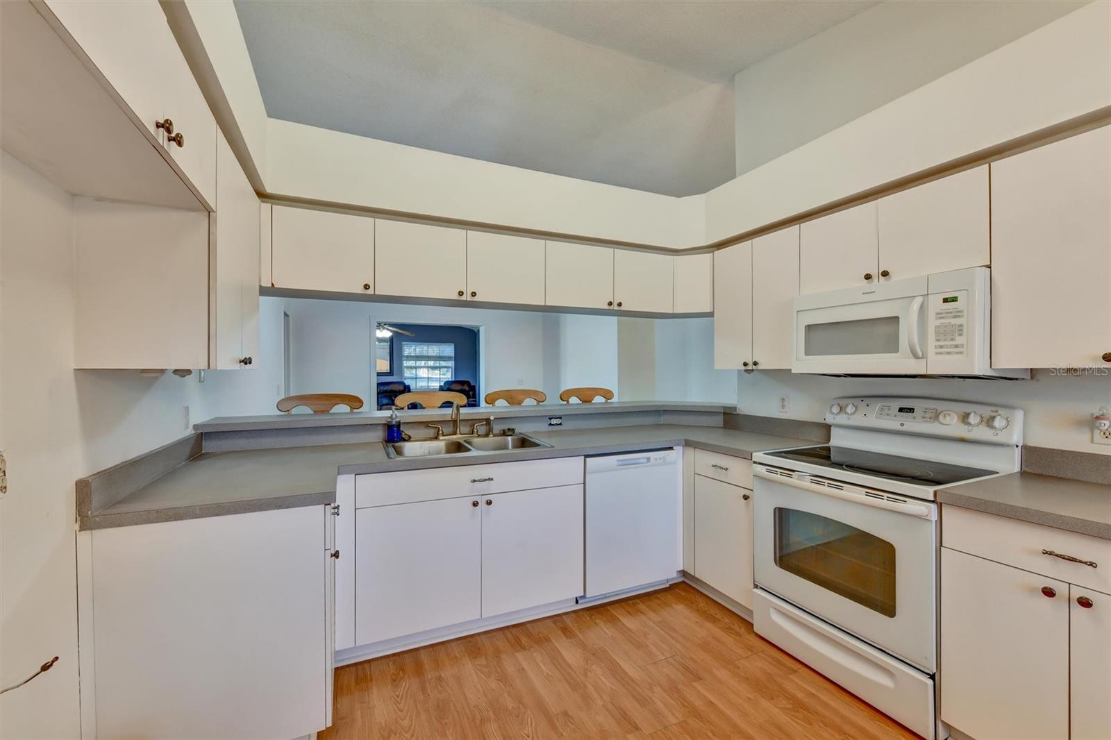 510 CLOVERLEAF DR — photo 20