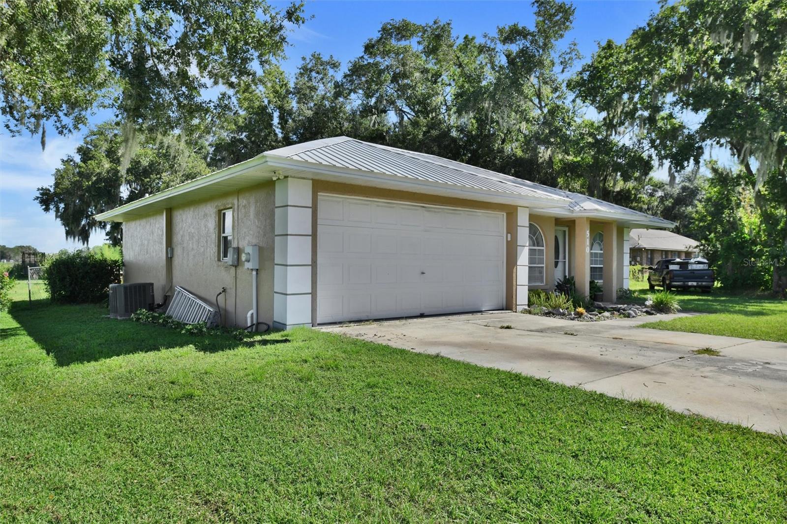 510 CLOVERLEAF DR — photo 4