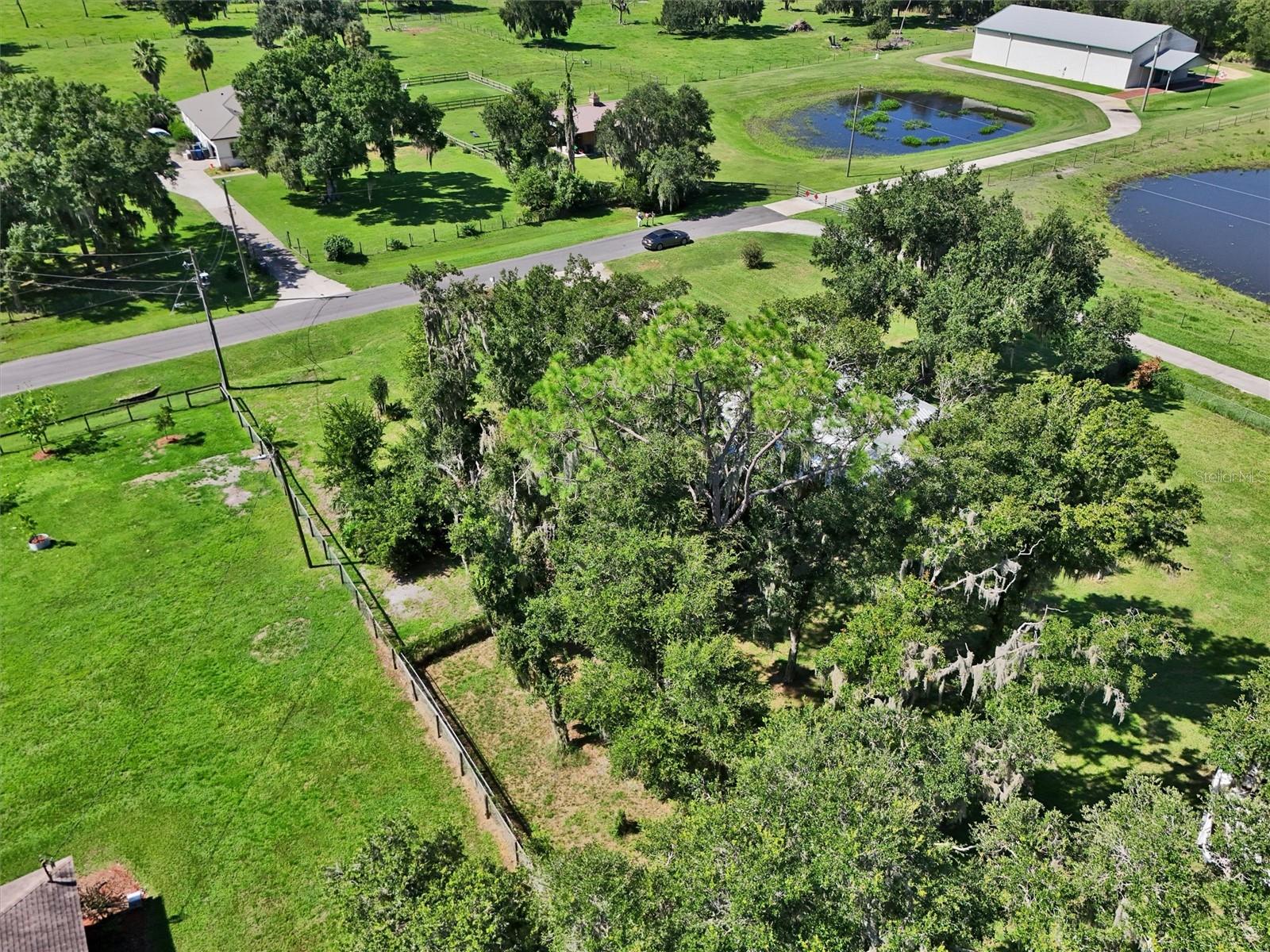 510 CLOVERLEAF DR — photo 47