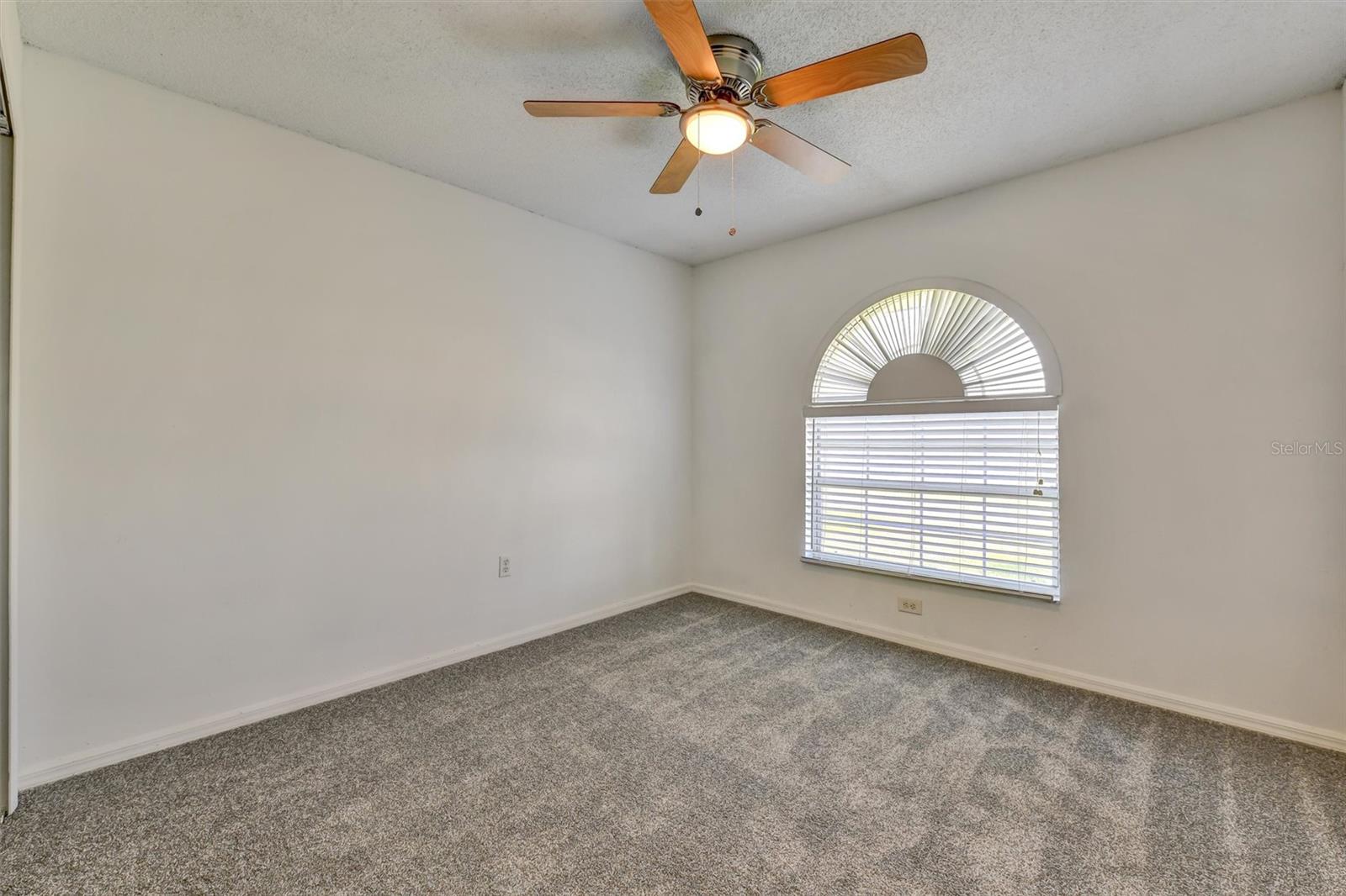 510 CLOVERLEAF DR — photo 11
