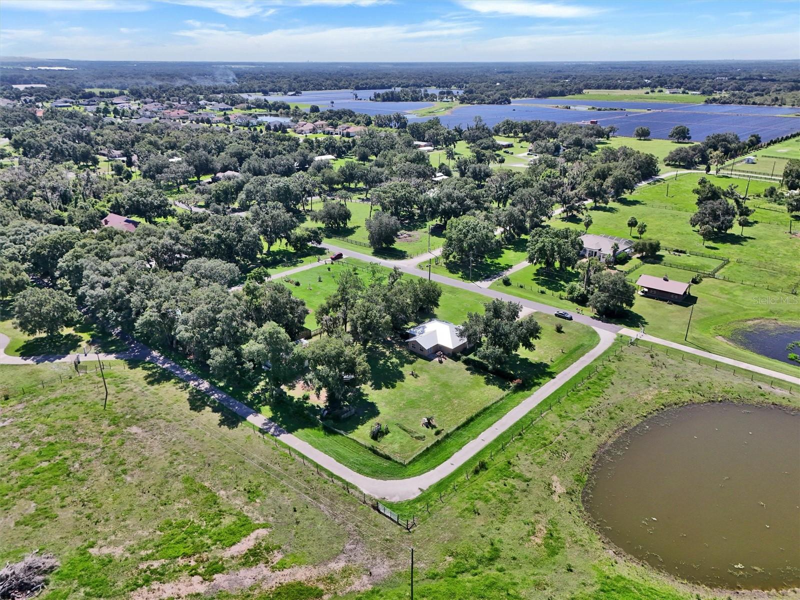 510 CLOVERLEAF DR — photo 41