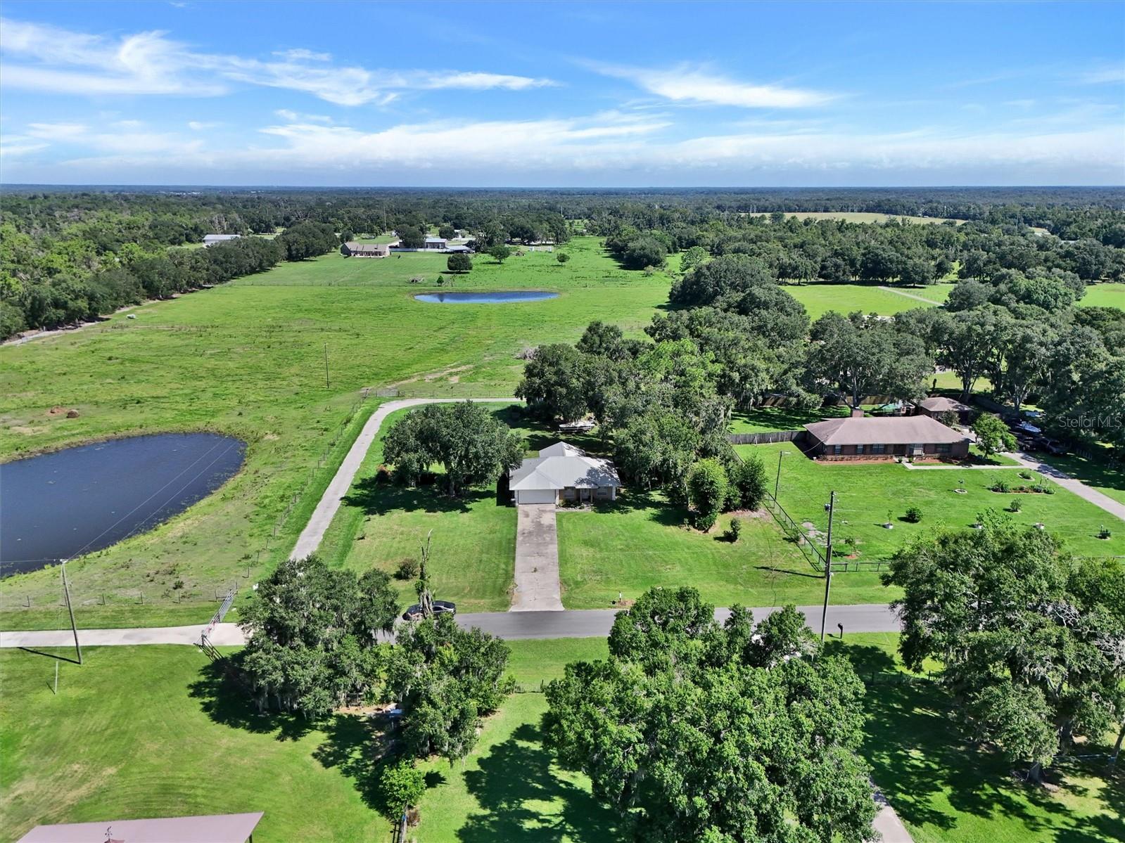 510 CLOVERLEAF DR — photo 43