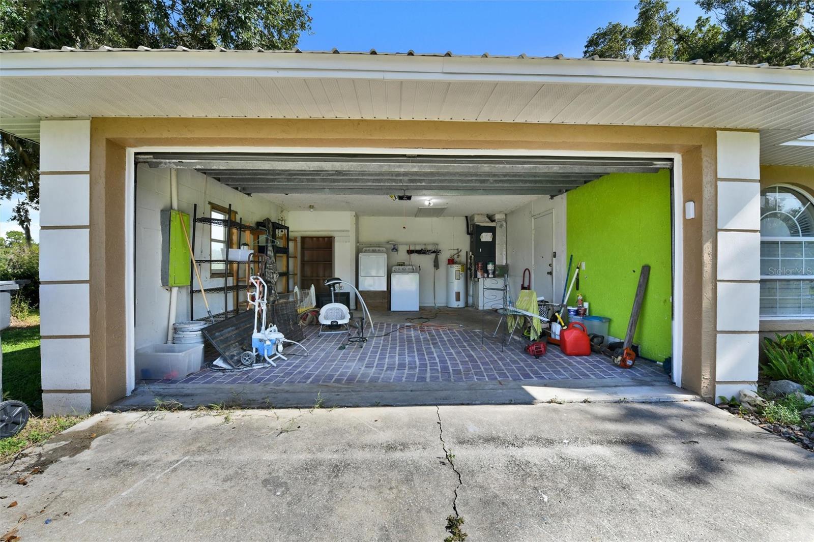 510 CLOVERLEAF DR — photo 37