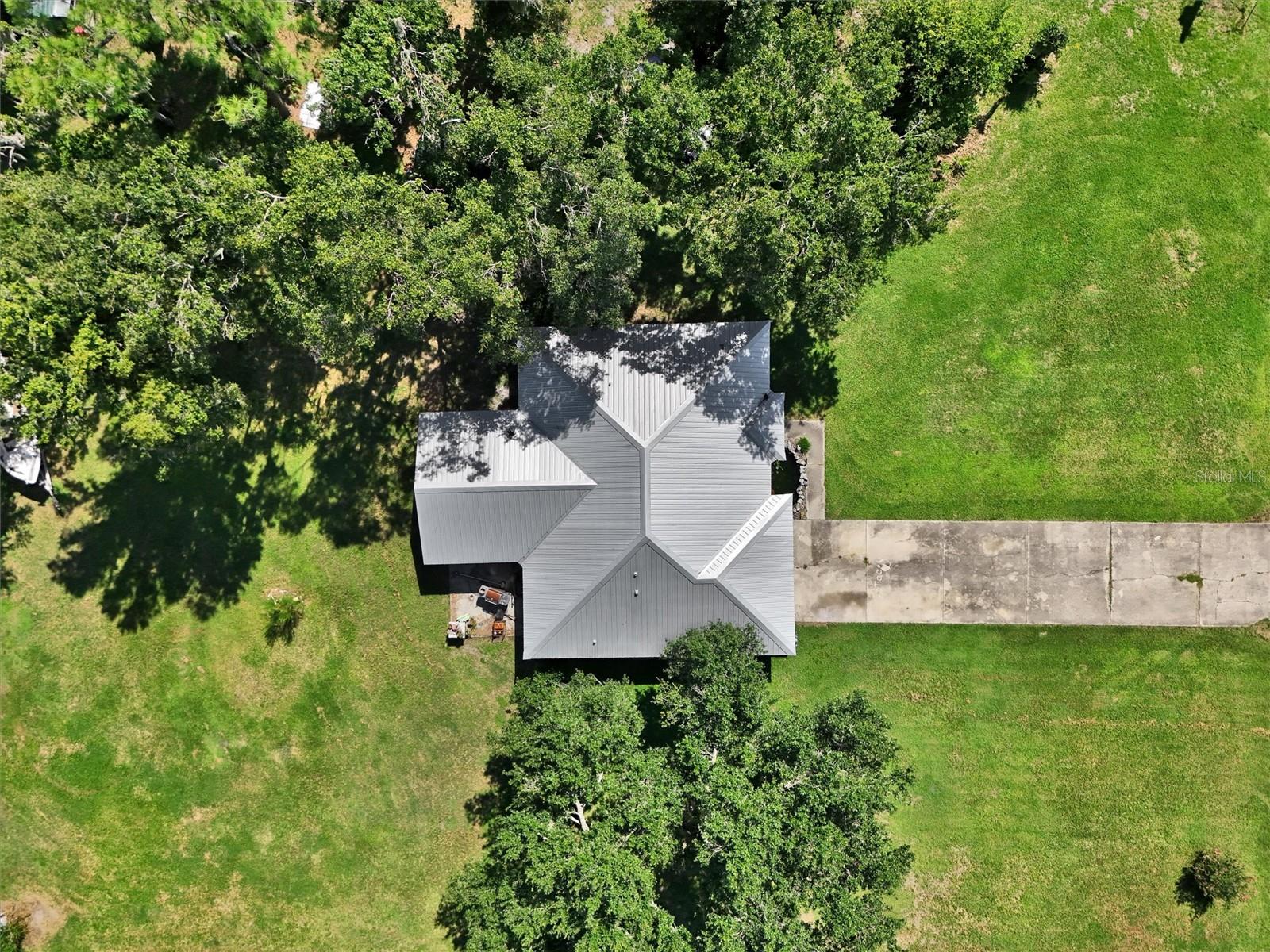 510 CLOVERLEAF DR — photo 40